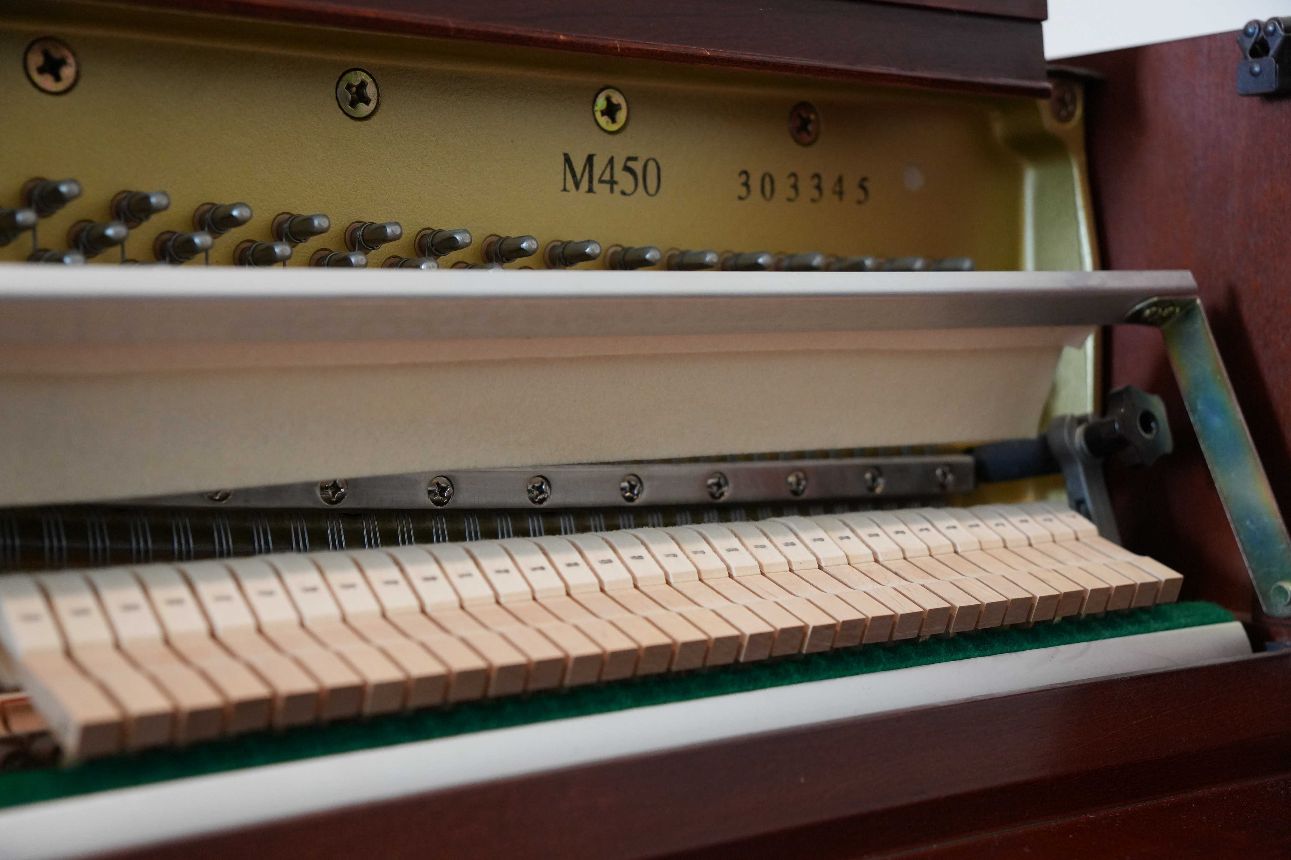 Yamaha M450 in Cherry – Gallery image – Roberts Pianos Houston