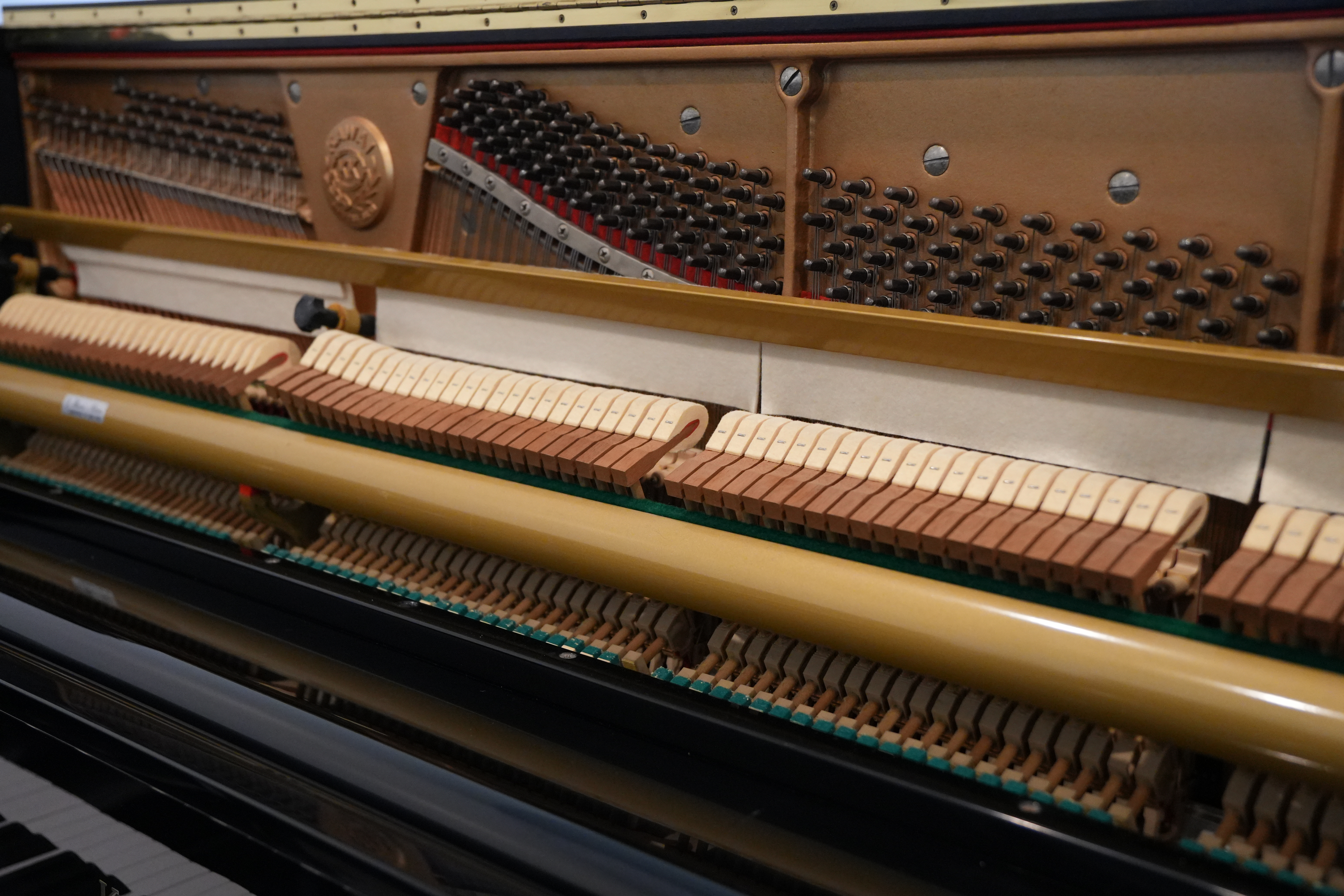 Kawai US-50 in Black highly polished – Gallery image – Roberts Pianos Houston
