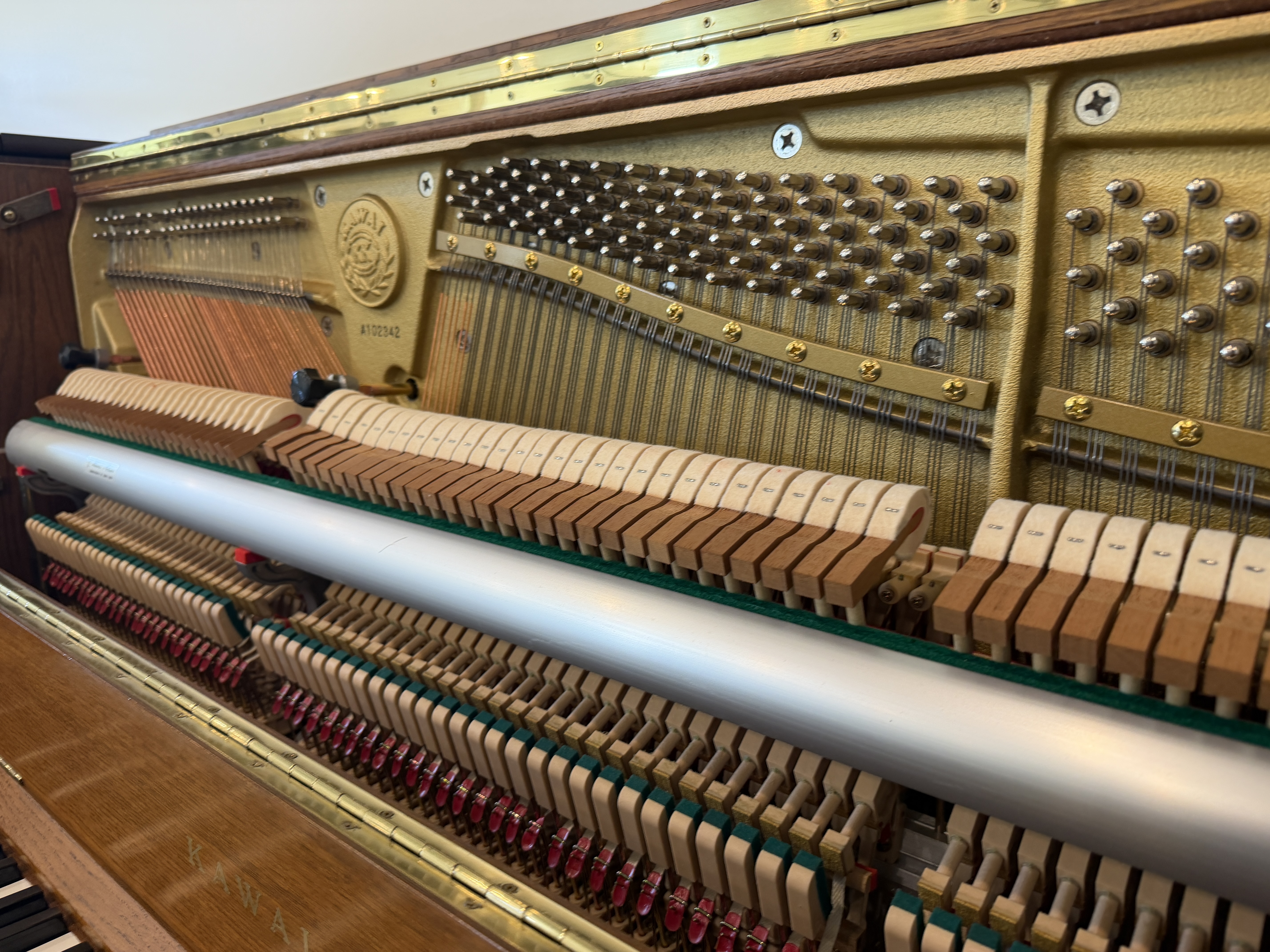 Kawai UST7 Upright Piano in Oak – Gallery image – Roberts Pianos Houston