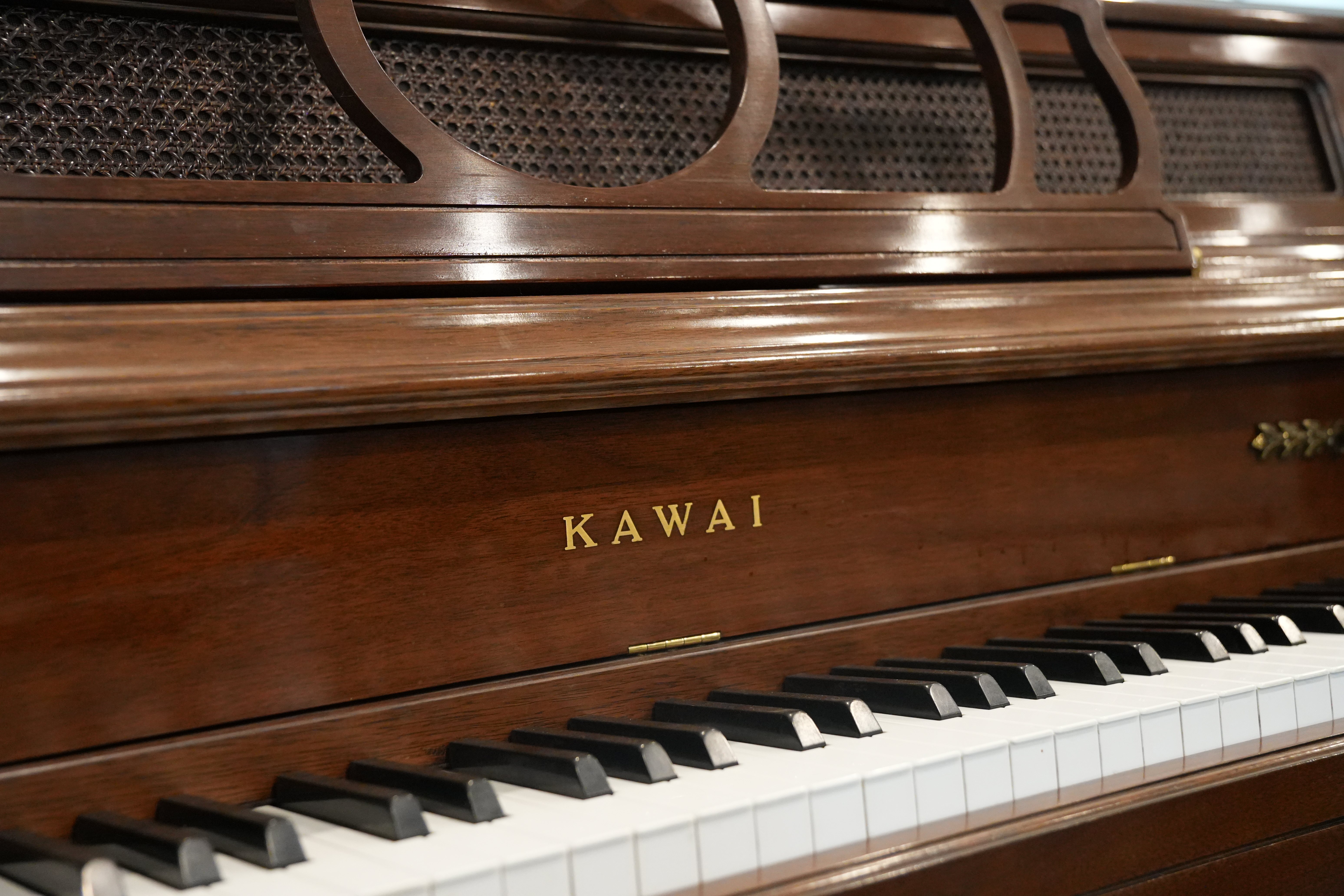Kawai 708-T Upright Piano – Gallery image – Roberts Pianos Houston