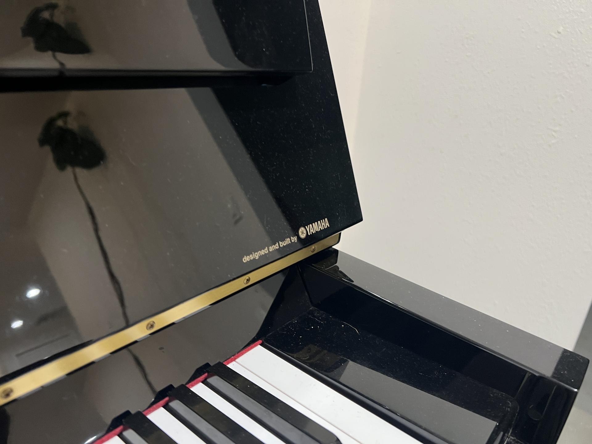 Cable & Nelson (Yamaha) C116 Upright Piano in Black Polyester – Gallery image – Roberts Pianos Houston