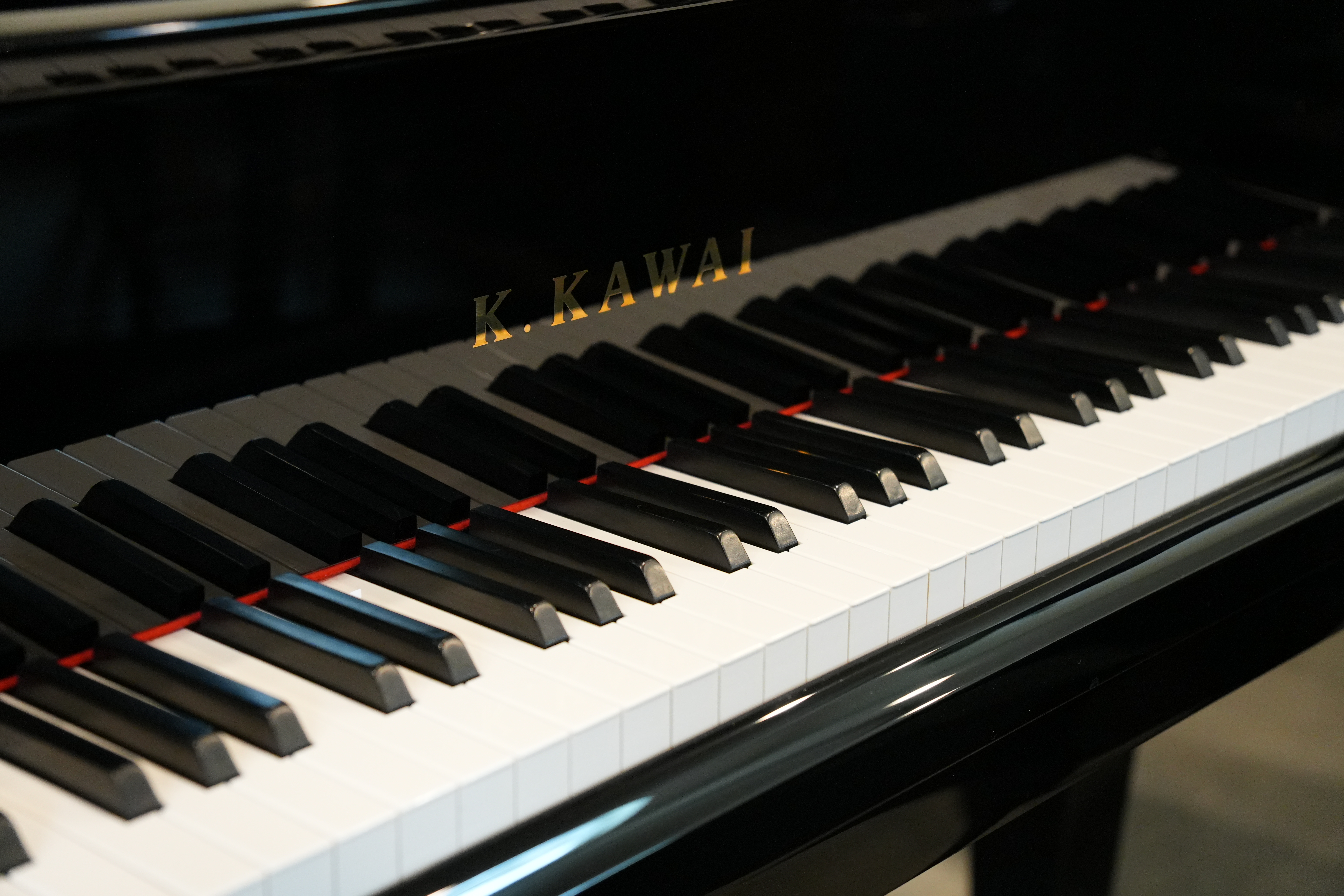 Kawai GL-10 Grand Piano in Black Polyester – Gallery image – Roberts Pianos Houston