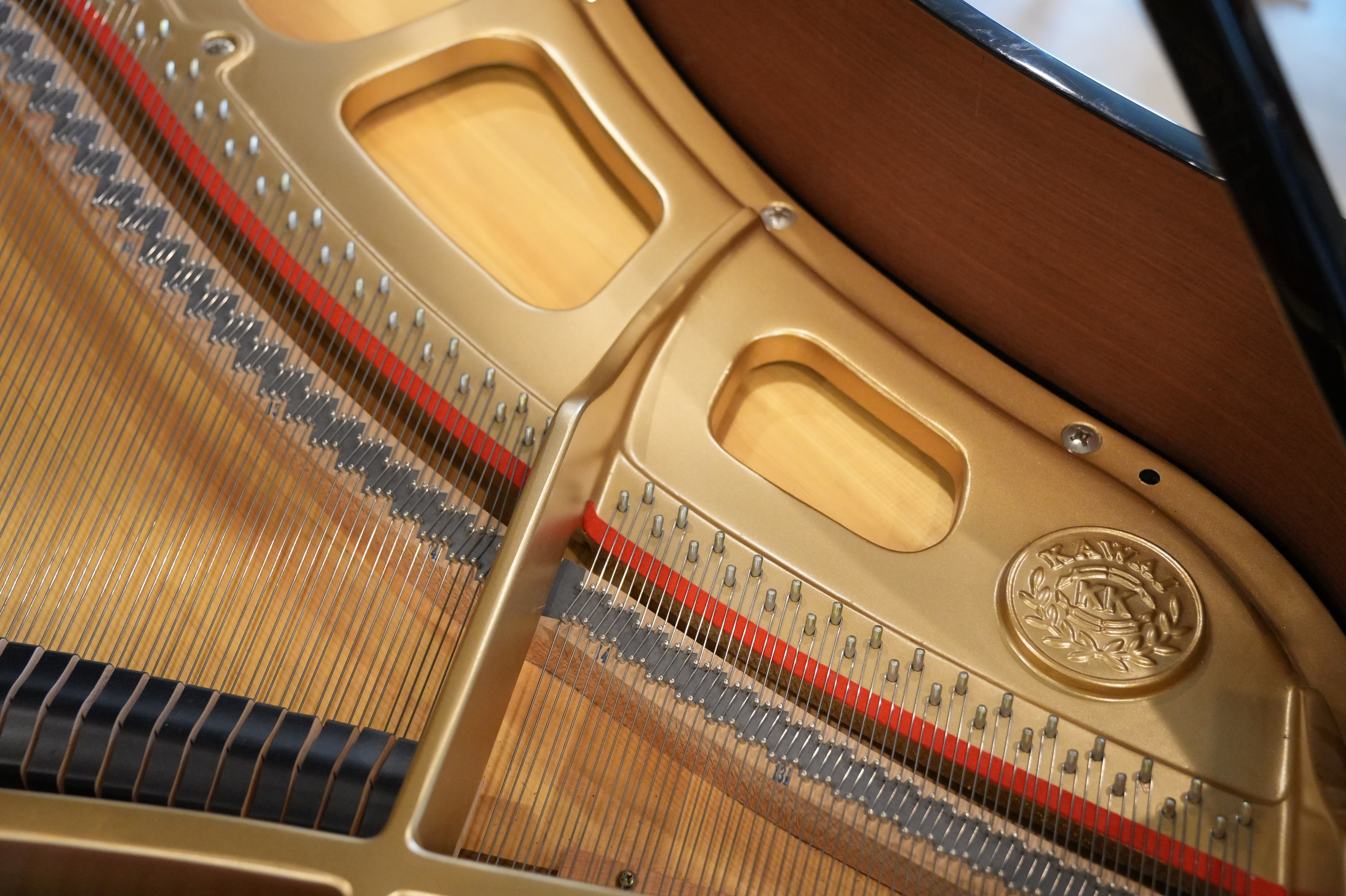 Kawai GM-10LE Grand Piano in Ebony Polyester – Gallery image – Roberts Pianos Houston