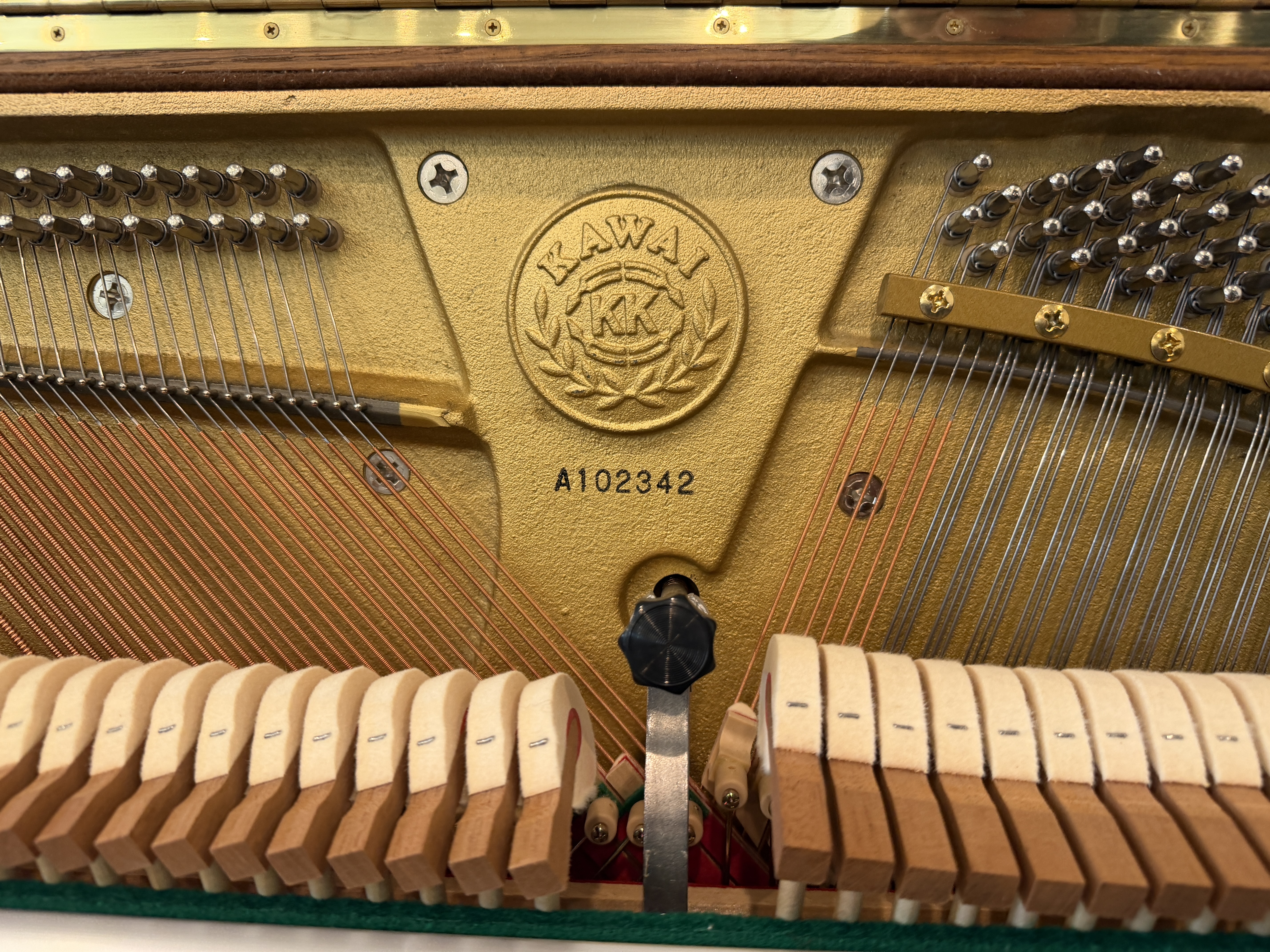 Kawai UST7 Upright Piano in Oak – Gallery image – Roberts Pianos Houston