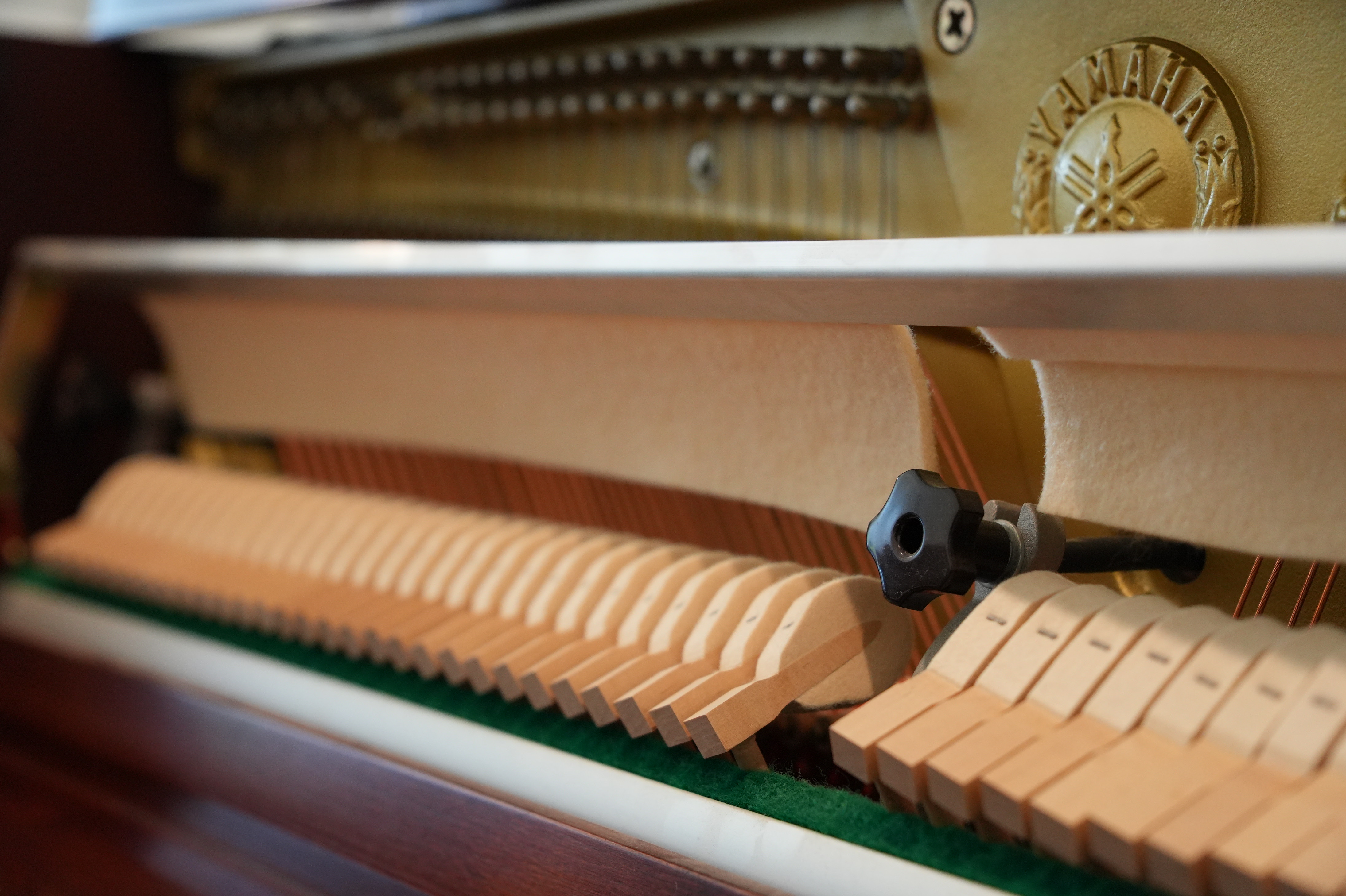 Yamaha M450 in Cherry – Gallery image – Roberts Pianos Houston
