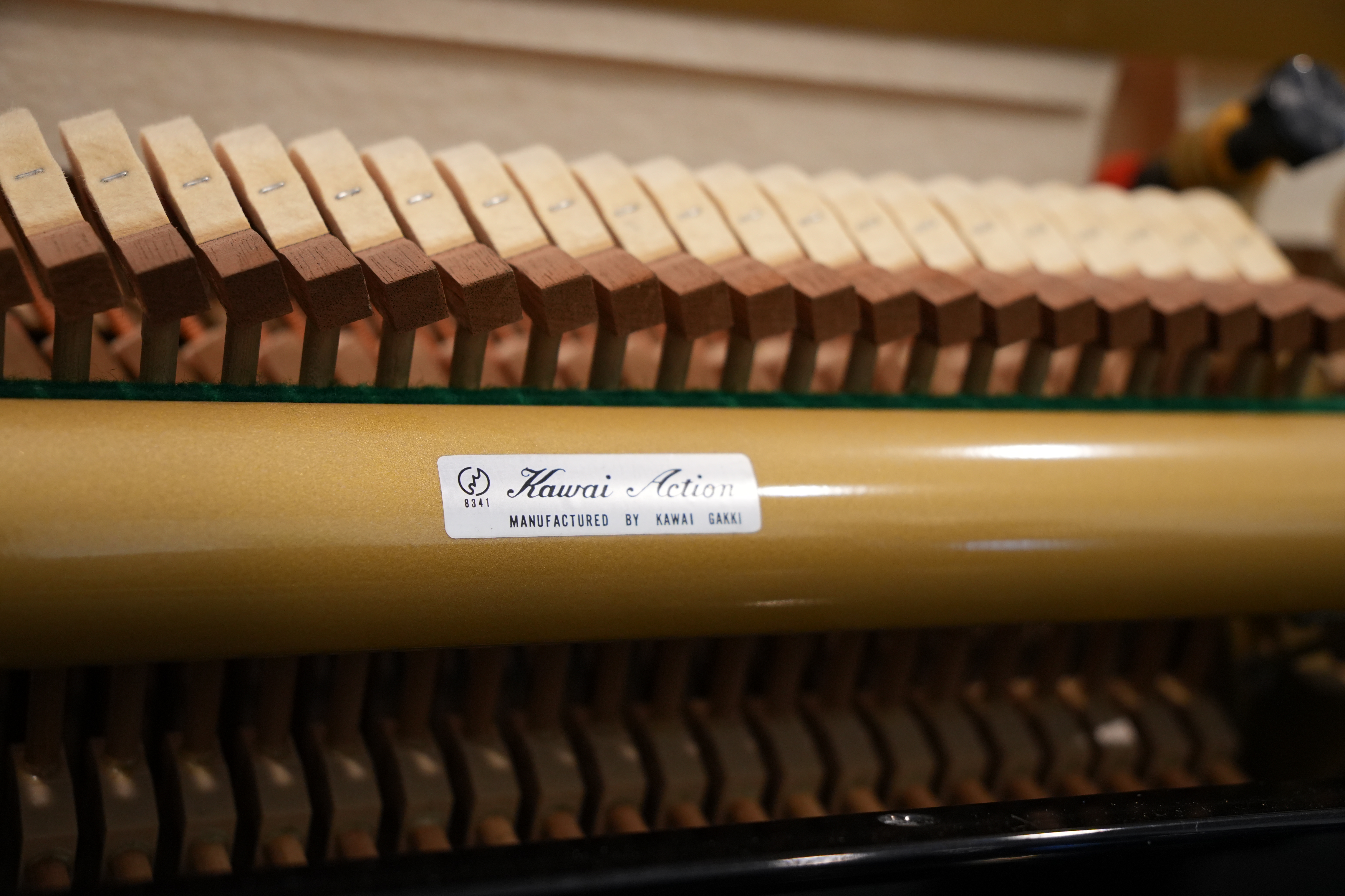 Kawai US-50 in Black highly polished – Gallery image – Roberts Pianos Houston