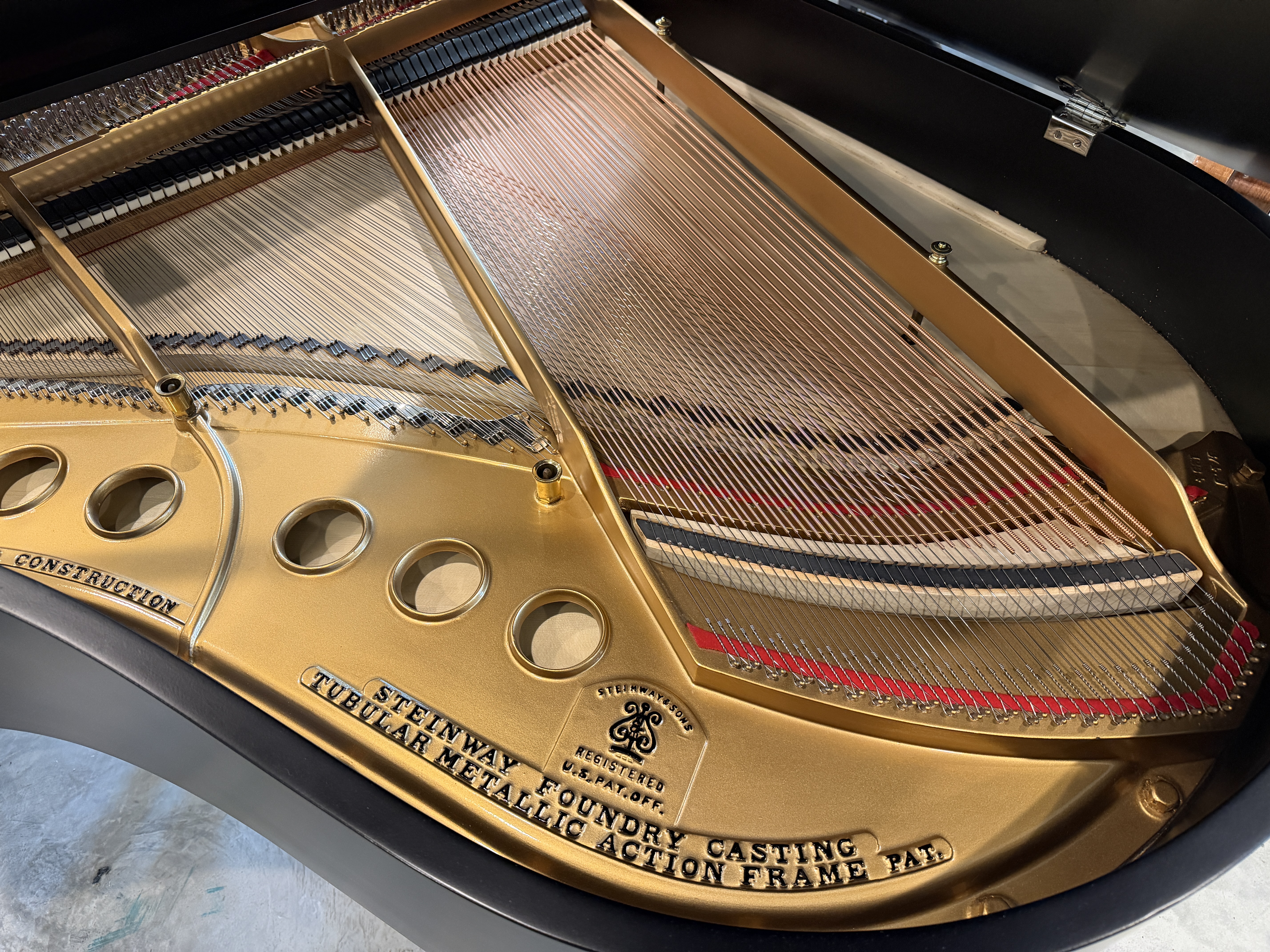 Steinway M in Ebony – Gallery image – Roberts Pianos Houston