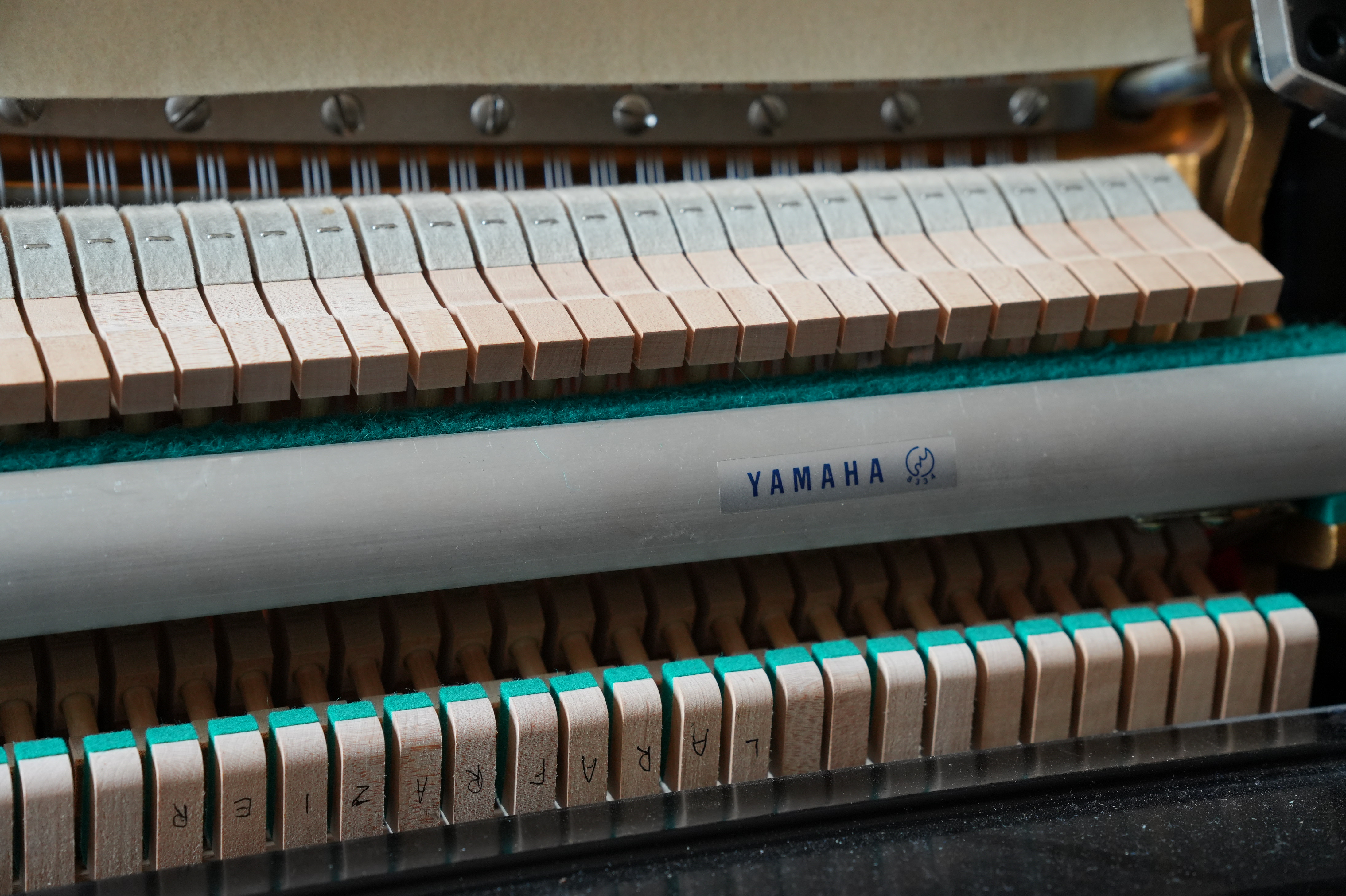 Yamaha in Ebony – Gallery image – Roberts Pianos Houston