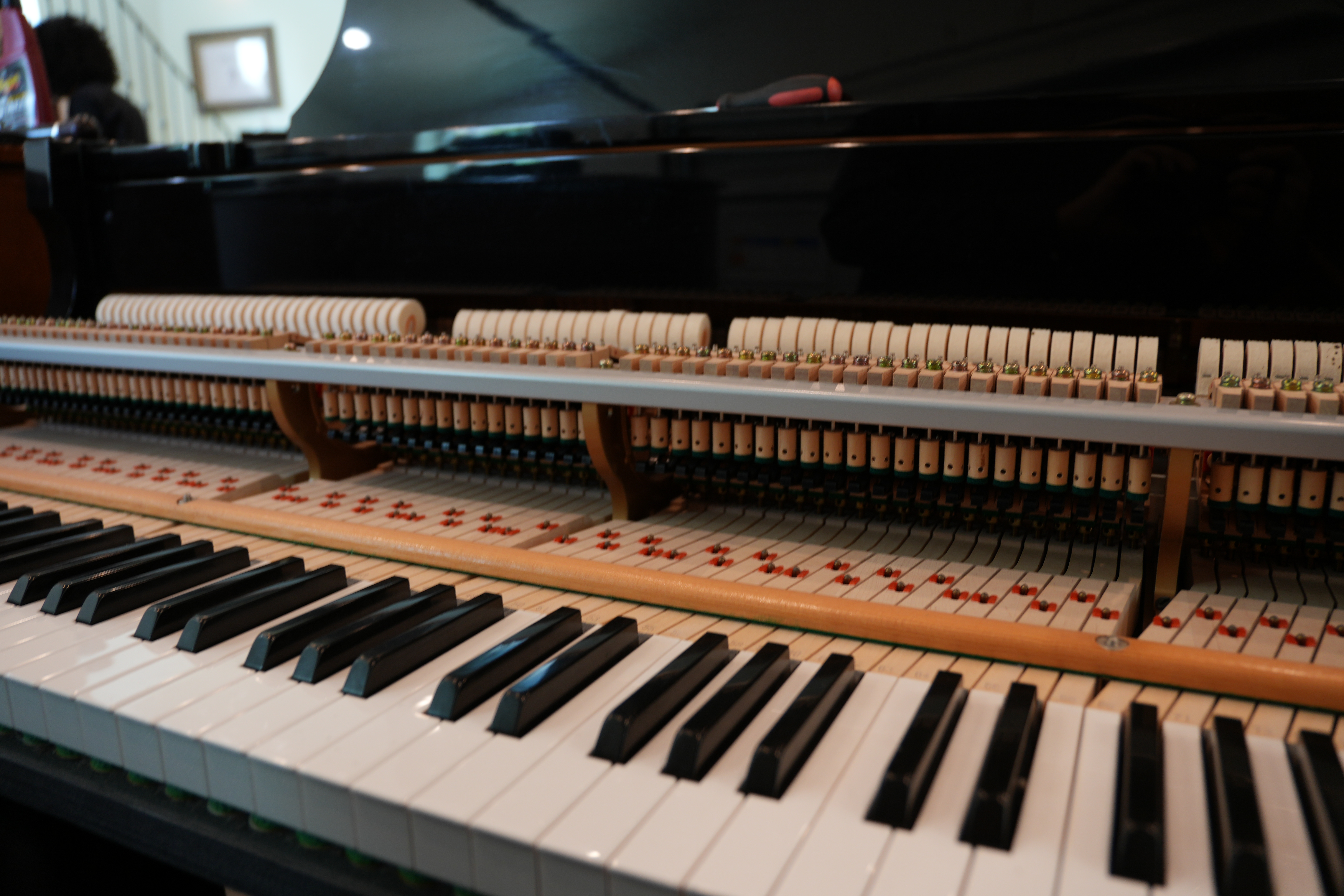 Kawai KG-1D Grand Piano in Black Polyester – Gallery image – Roberts Pianos Houston