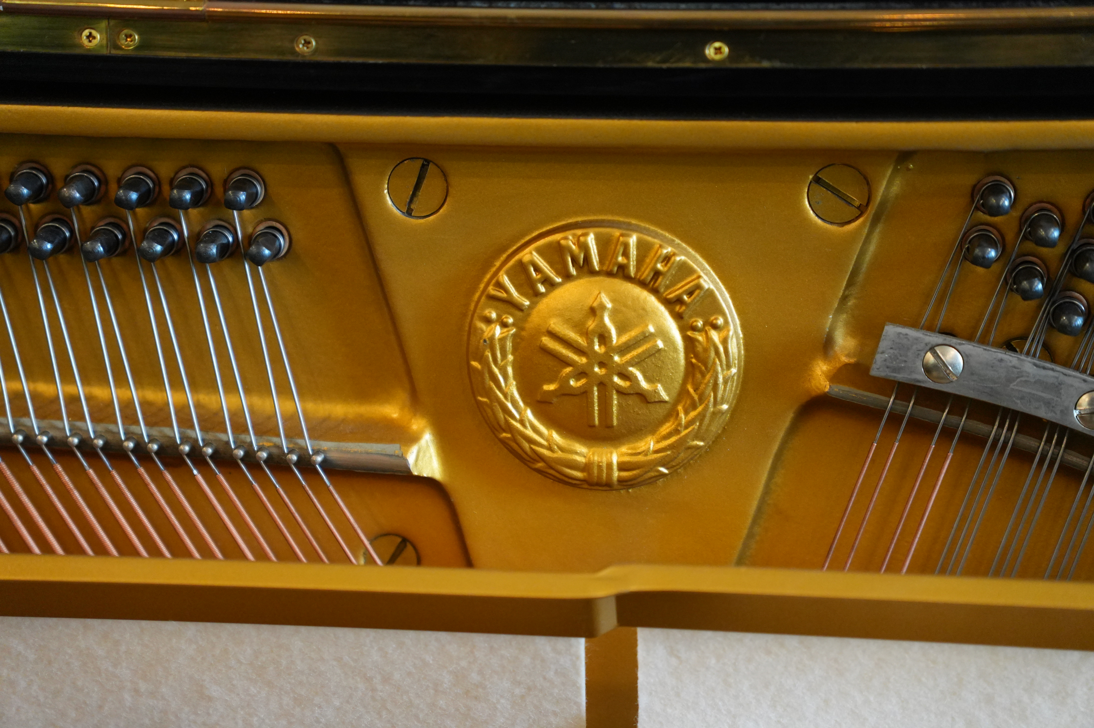 Yamaha U1 Upright Piano in Black – Gallery image – Roberts Pianos Houston