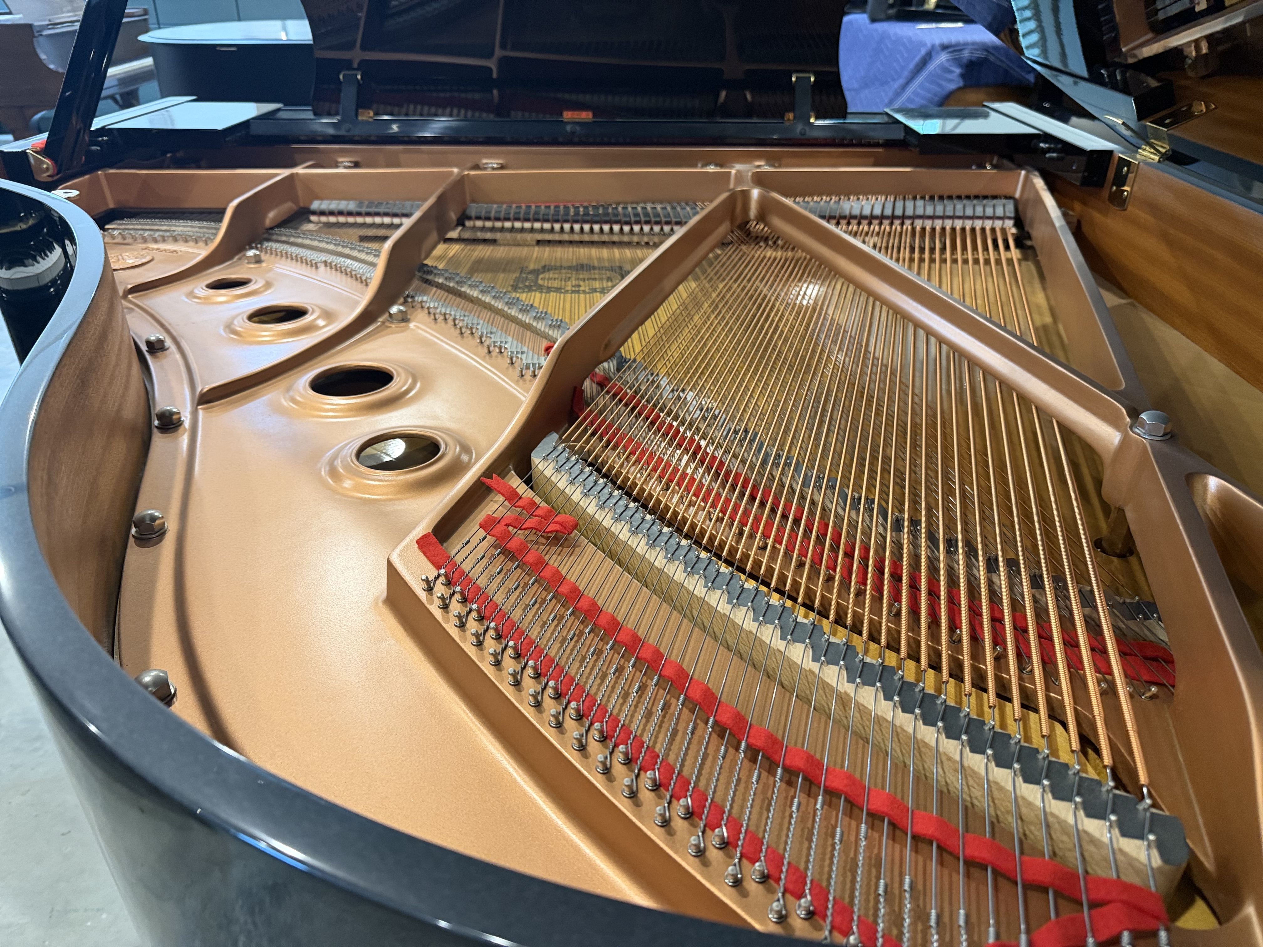 Yamaha C2 Grand Piano in Black Polyester – Gallery image – Roberts Pianos Houston