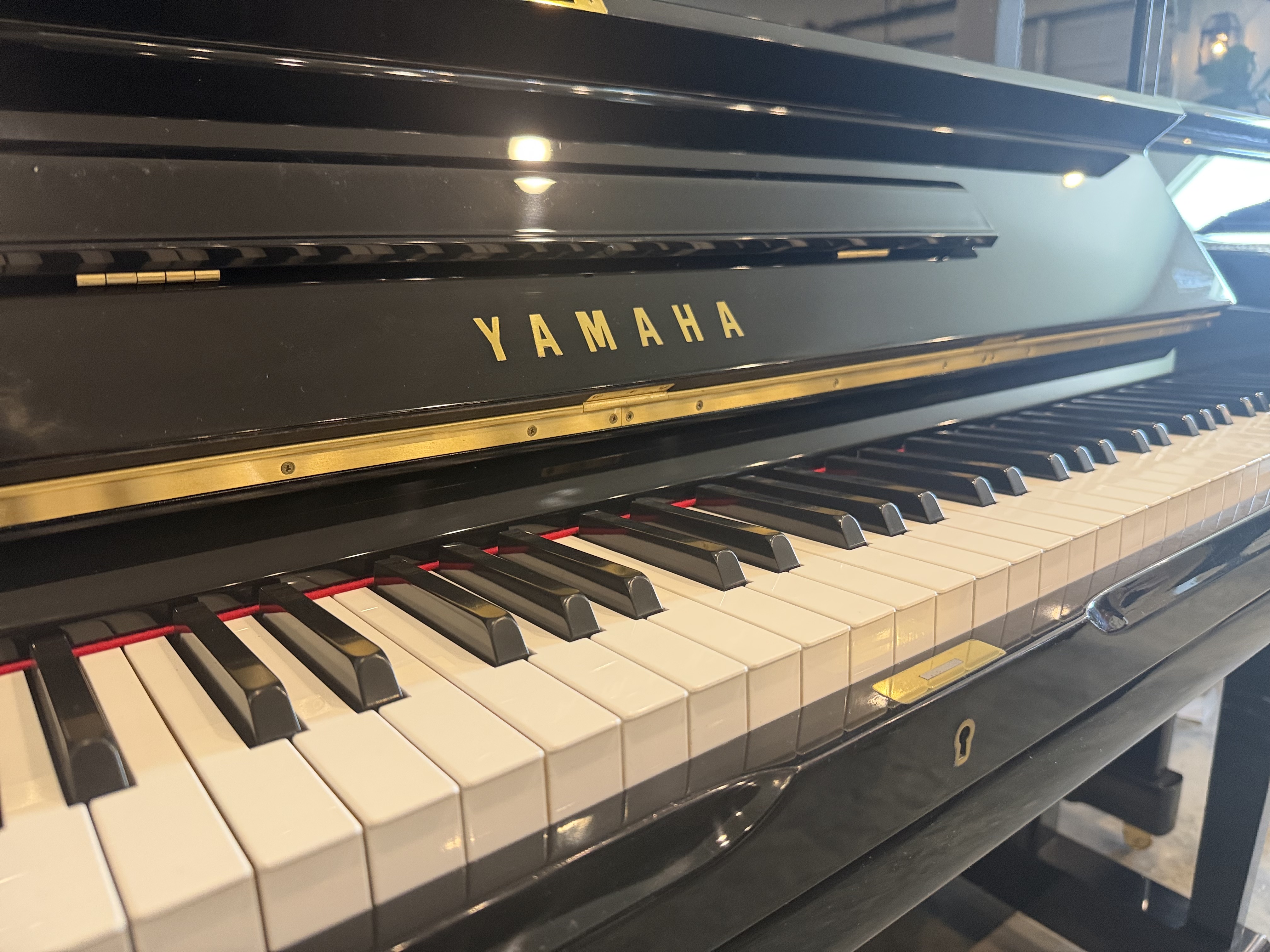 Yamaha U1 Upright Piano in Black Polyester – Gallery image – Roberts Pianos Houston