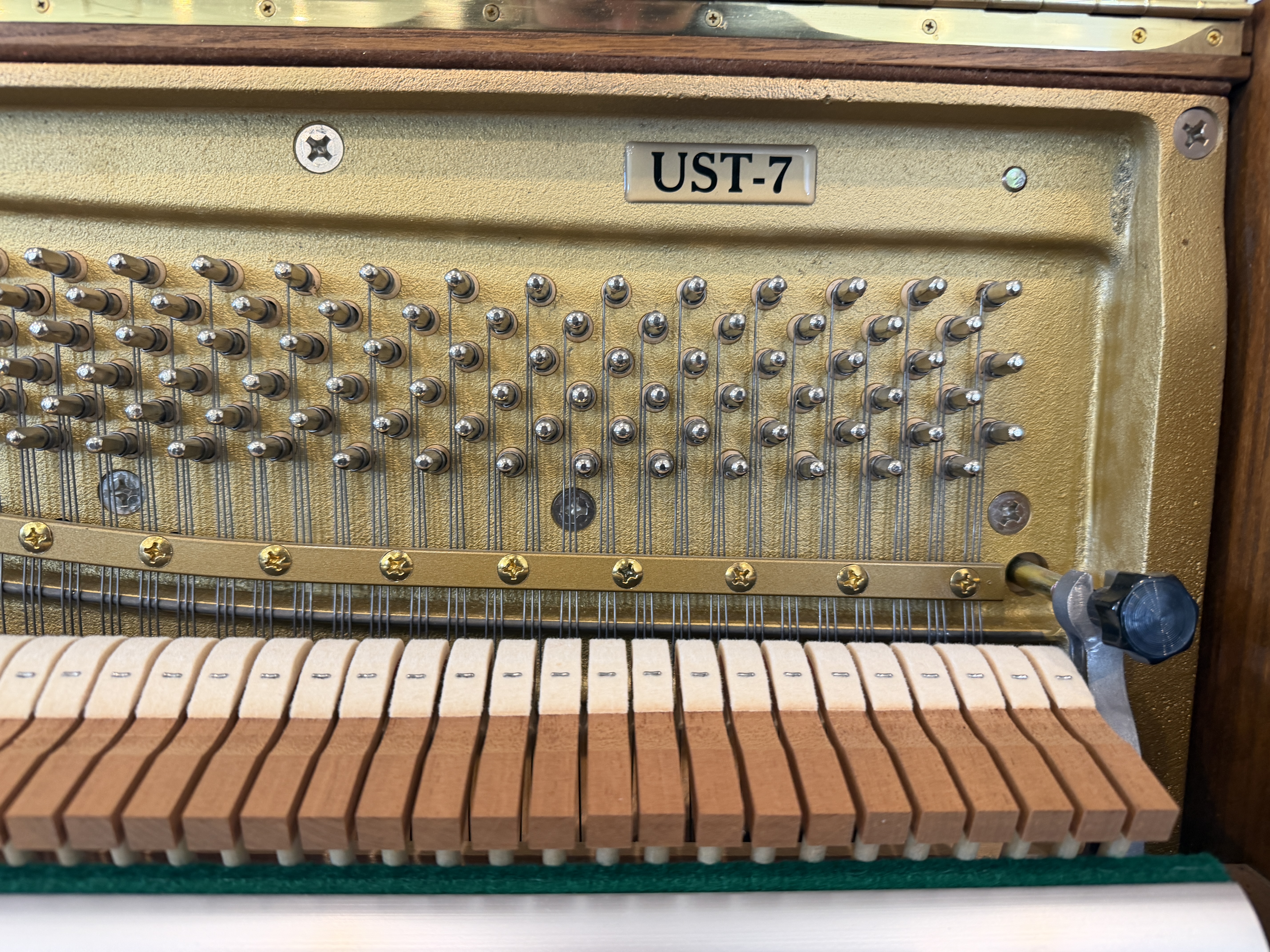 Kawai UST7 Upright Piano in Oak – Gallery image – Roberts Pianos Houston