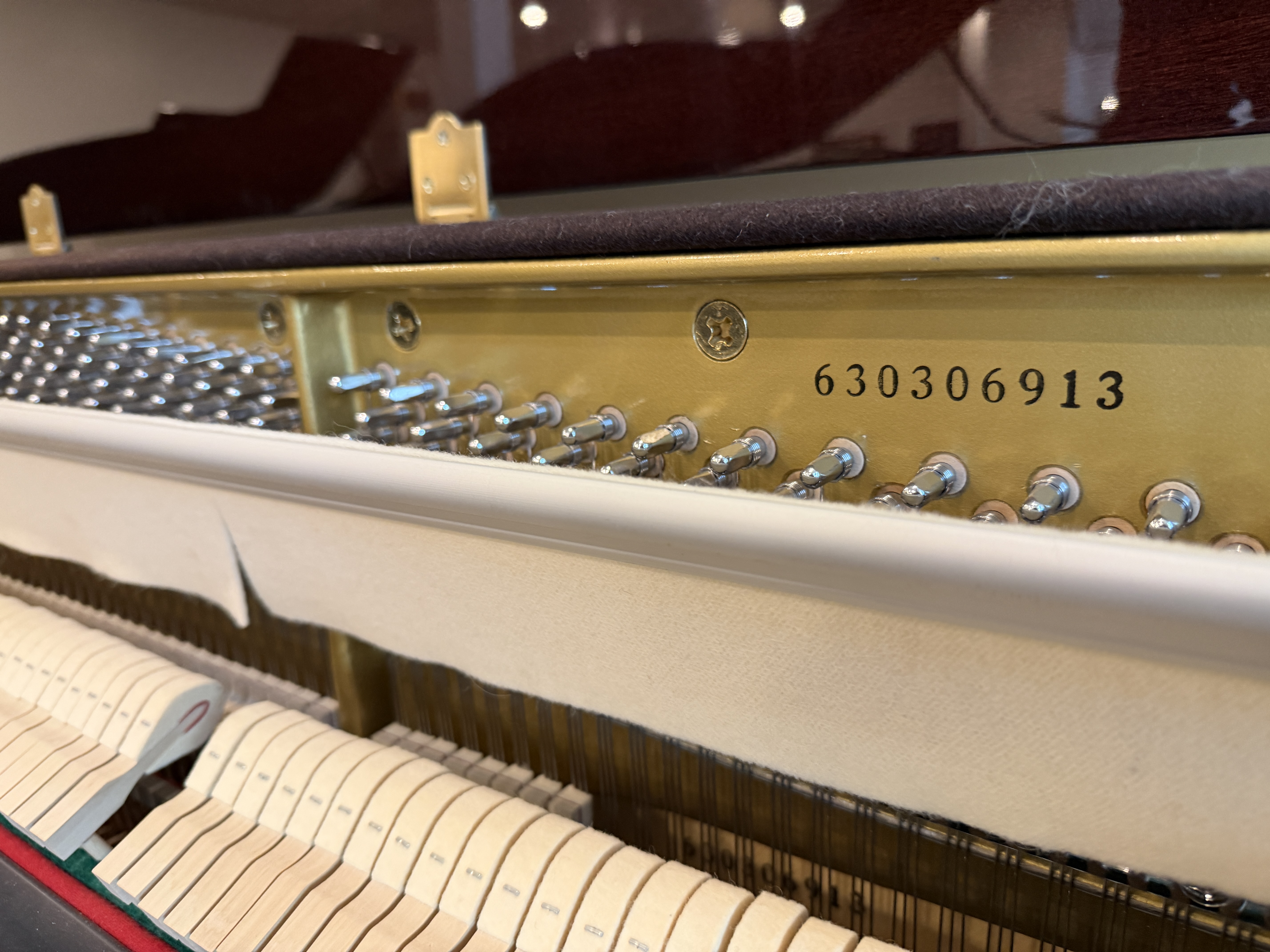 Hardman Upright Piano in Mahogany – Gallery image – Roberts Pianos Houston