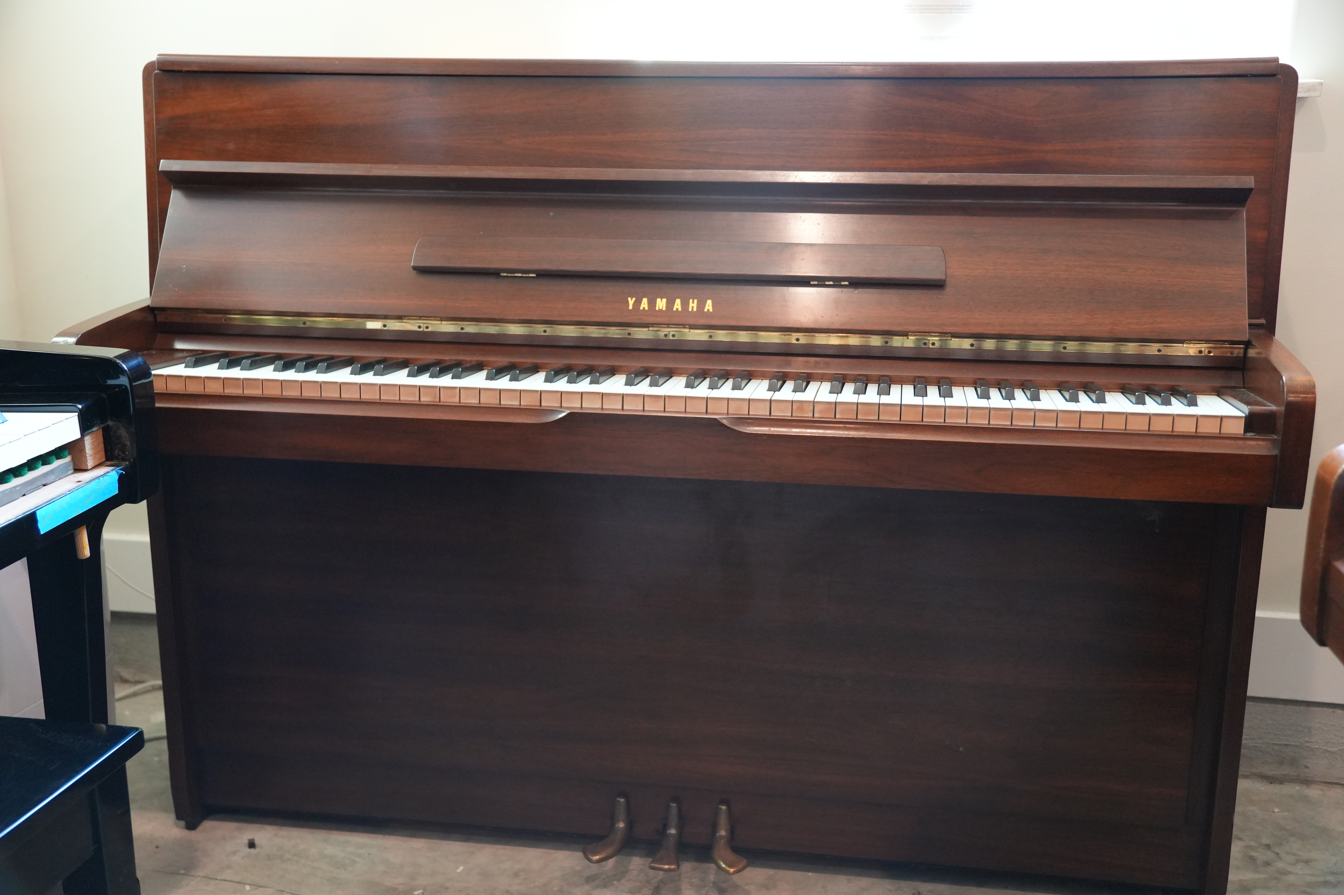 Yamaha Upright Piano in Walnut – Gallery image – Roberts Pianos Houston
