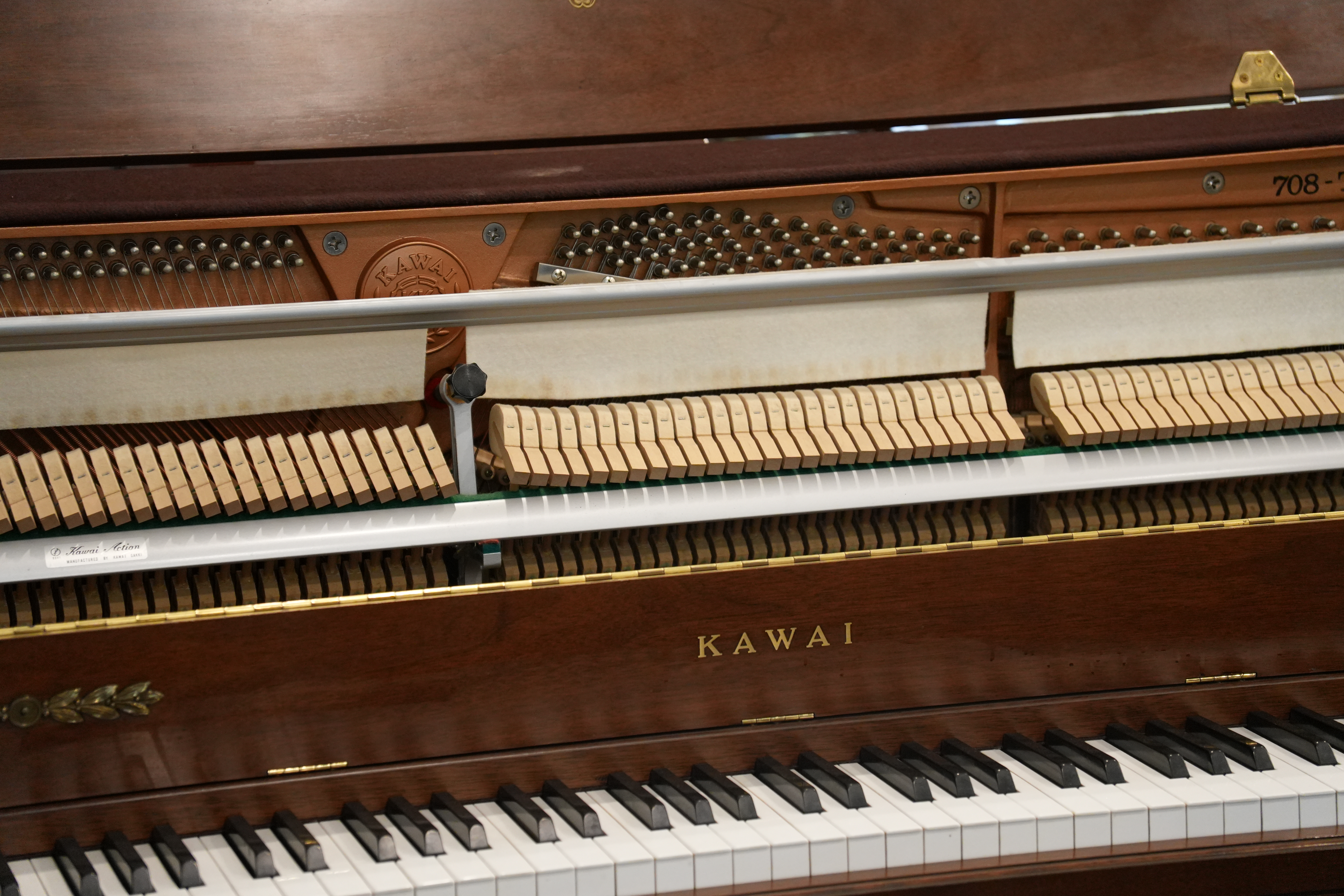 Kawai 708-T Upright Piano – Gallery image – Roberts Pianos Houston