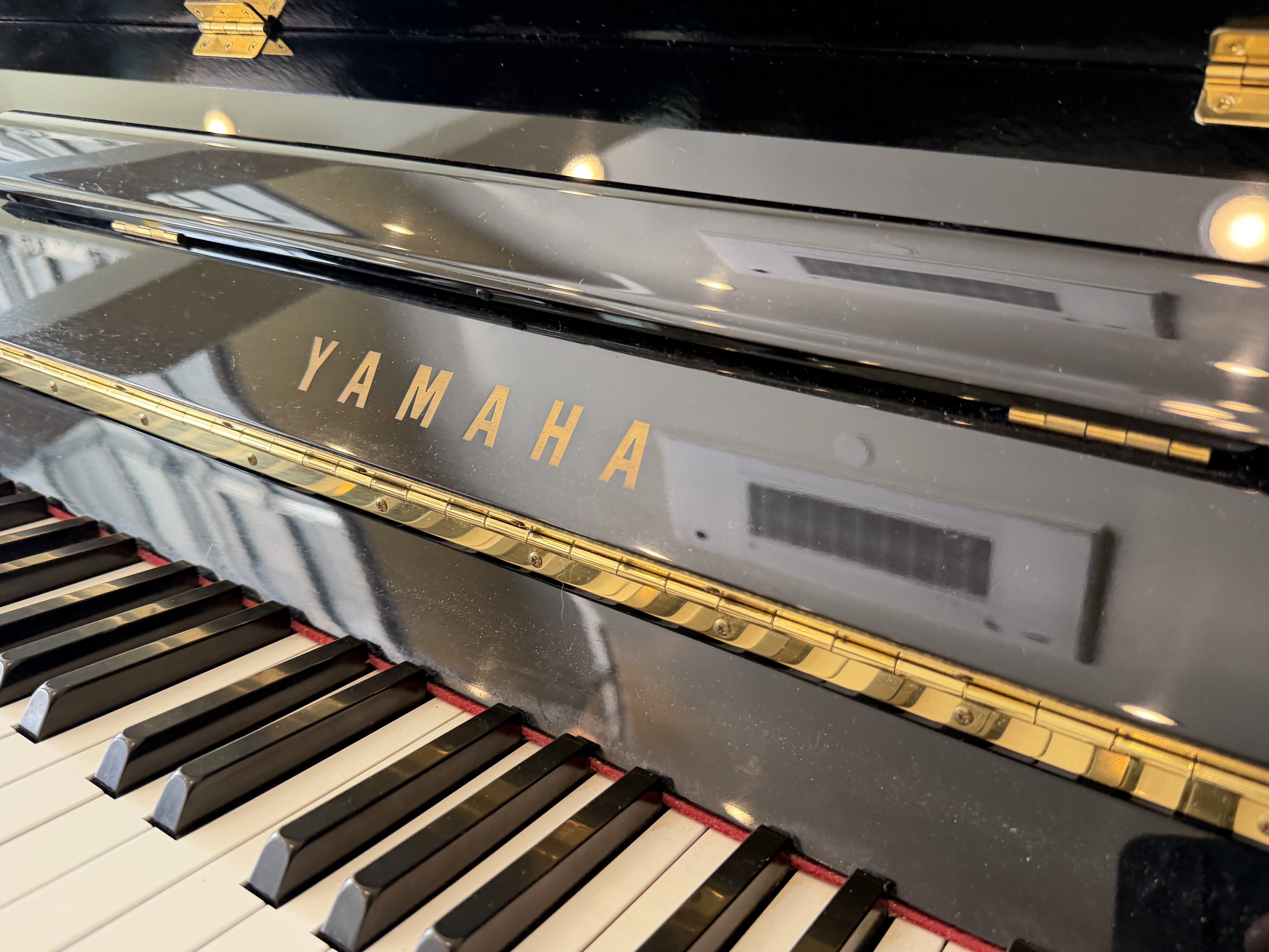 Yamaha T121 upright Piano – Gallery image – Roberts Pianos Houston