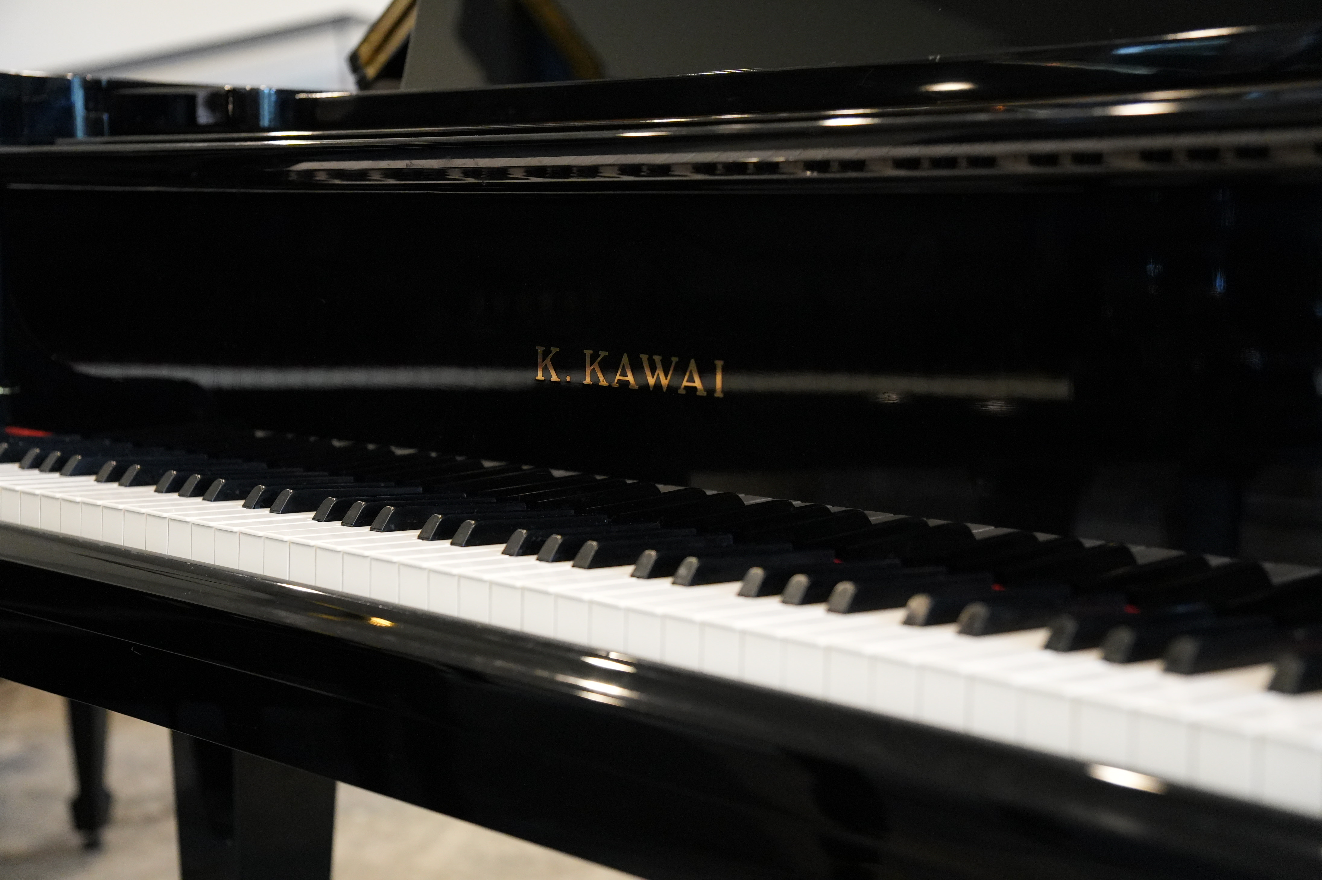 Kawai GM-10LE Grand Piano in Ebony Polyester – Gallery image – Roberts Pianos Houston