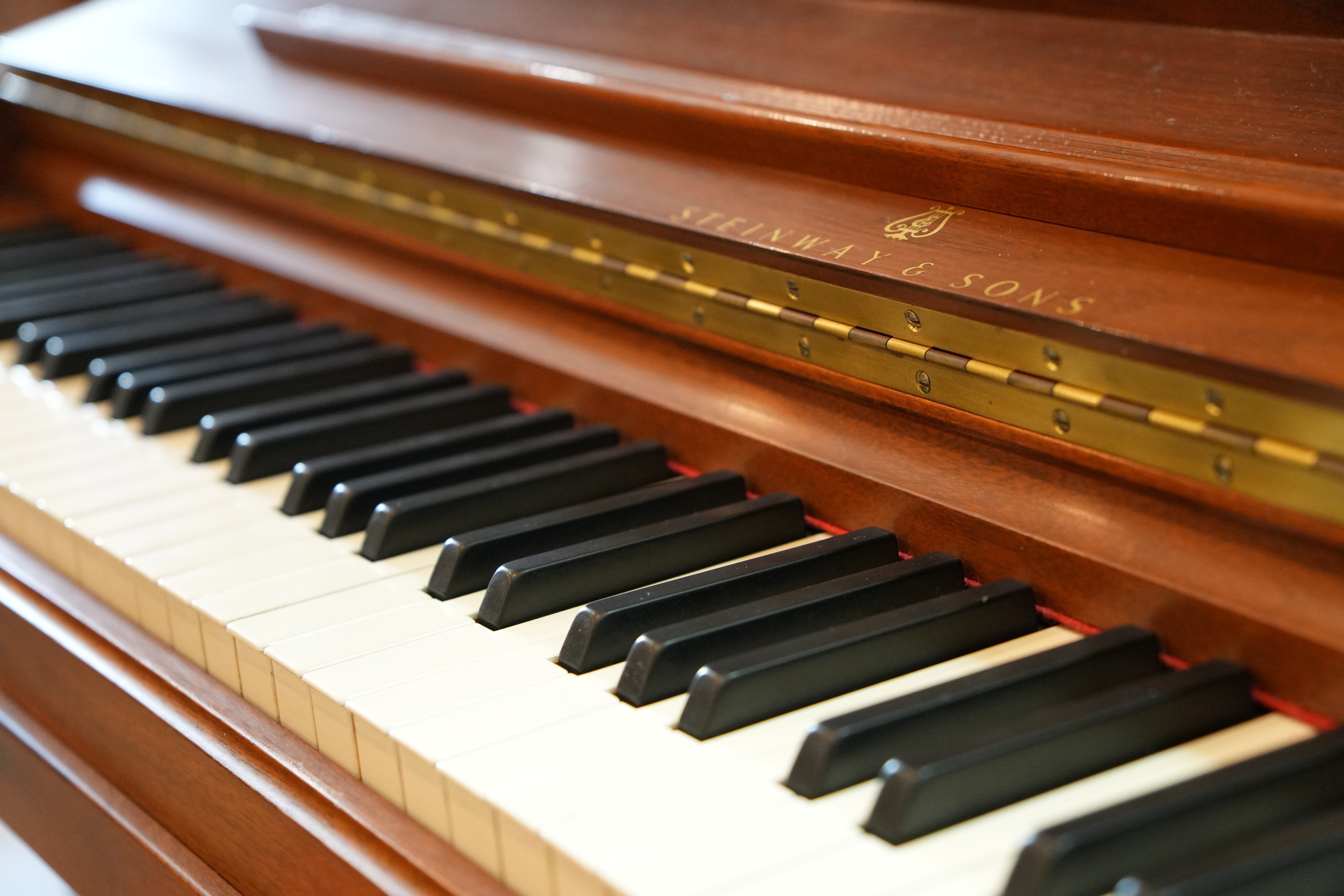 Steinway & Sons 45 in Mahogany – Gallery image – Roberts Pianos Houston