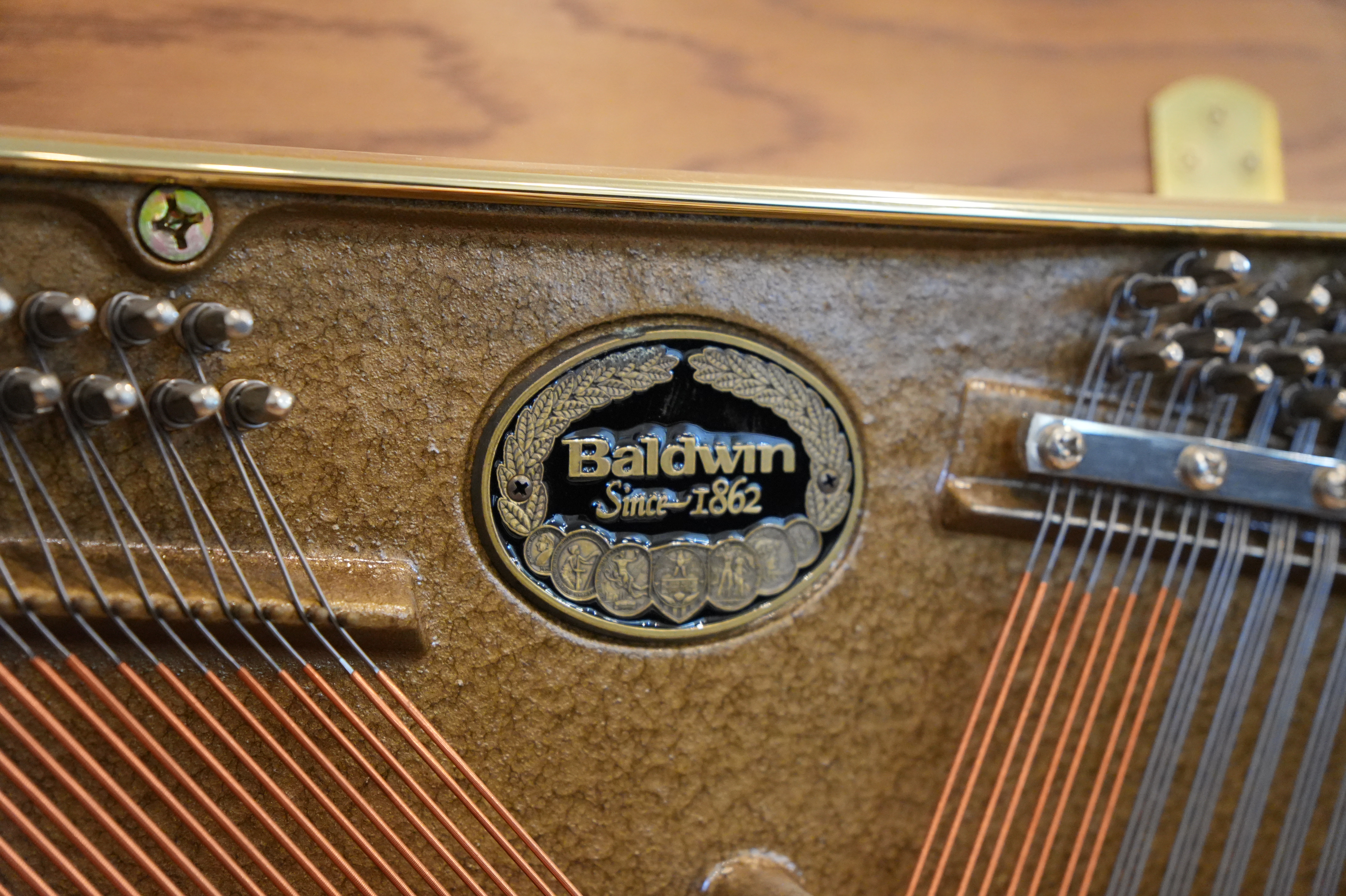 Baldwin 665 Country Oak in Oak – Gallery image – Roberts Pianos Houston