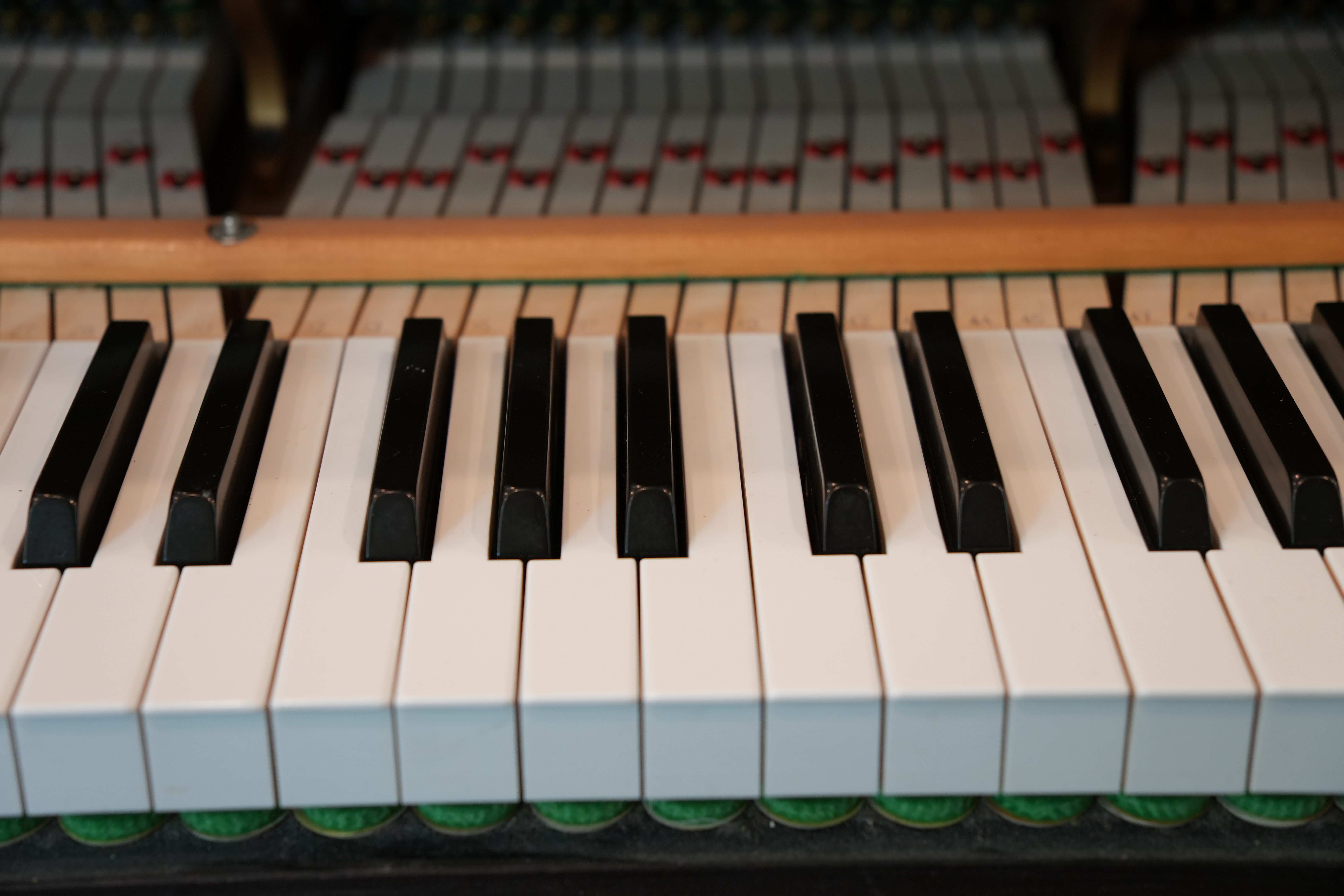 Kawai KG-1D Grand Piano in Black Polyester – Gallery image – Roberts Pianos Houston