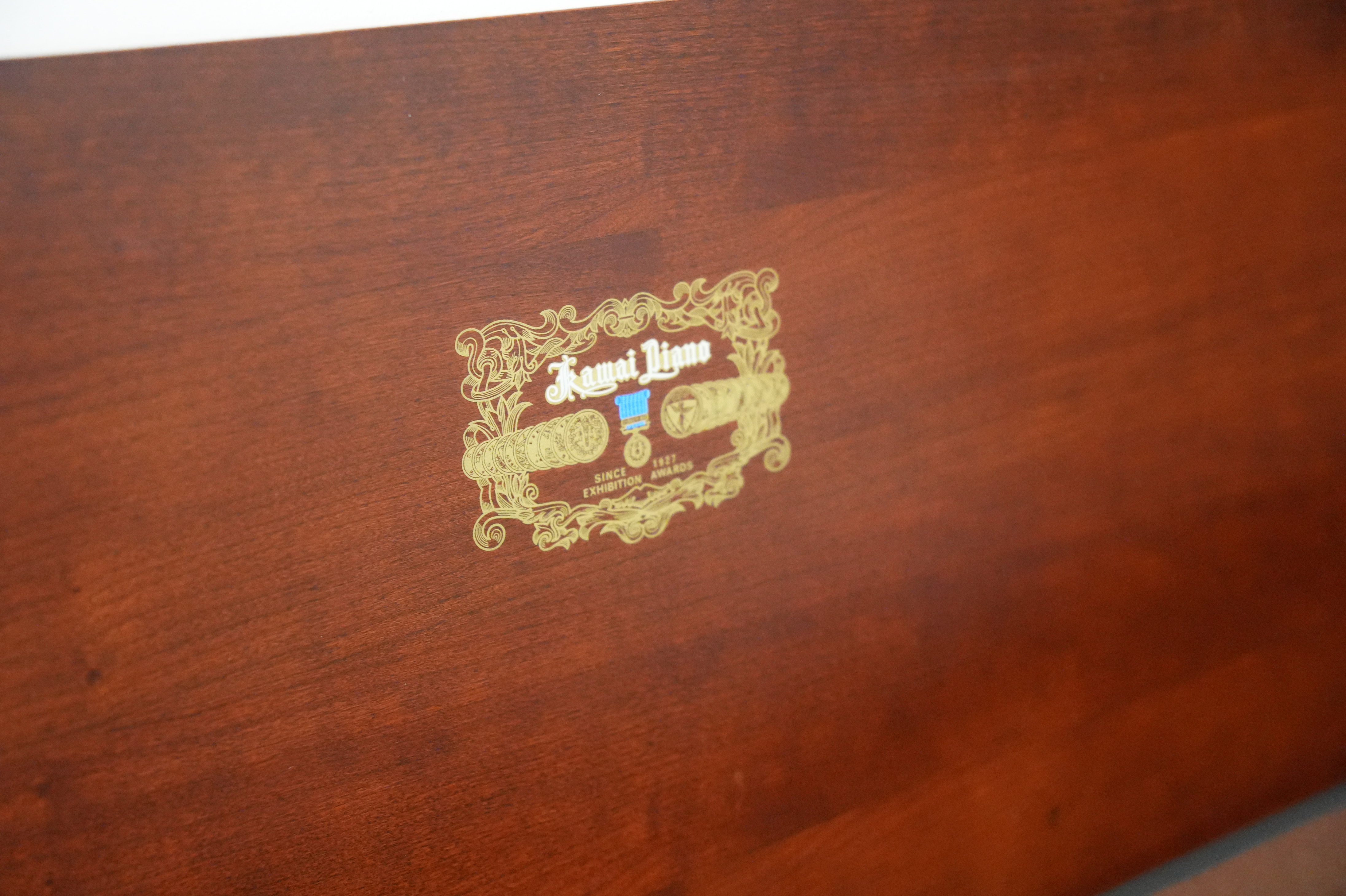 Kawai 504 Console Piano in Mahogany – Gallery image – Roberts Pianos Houston