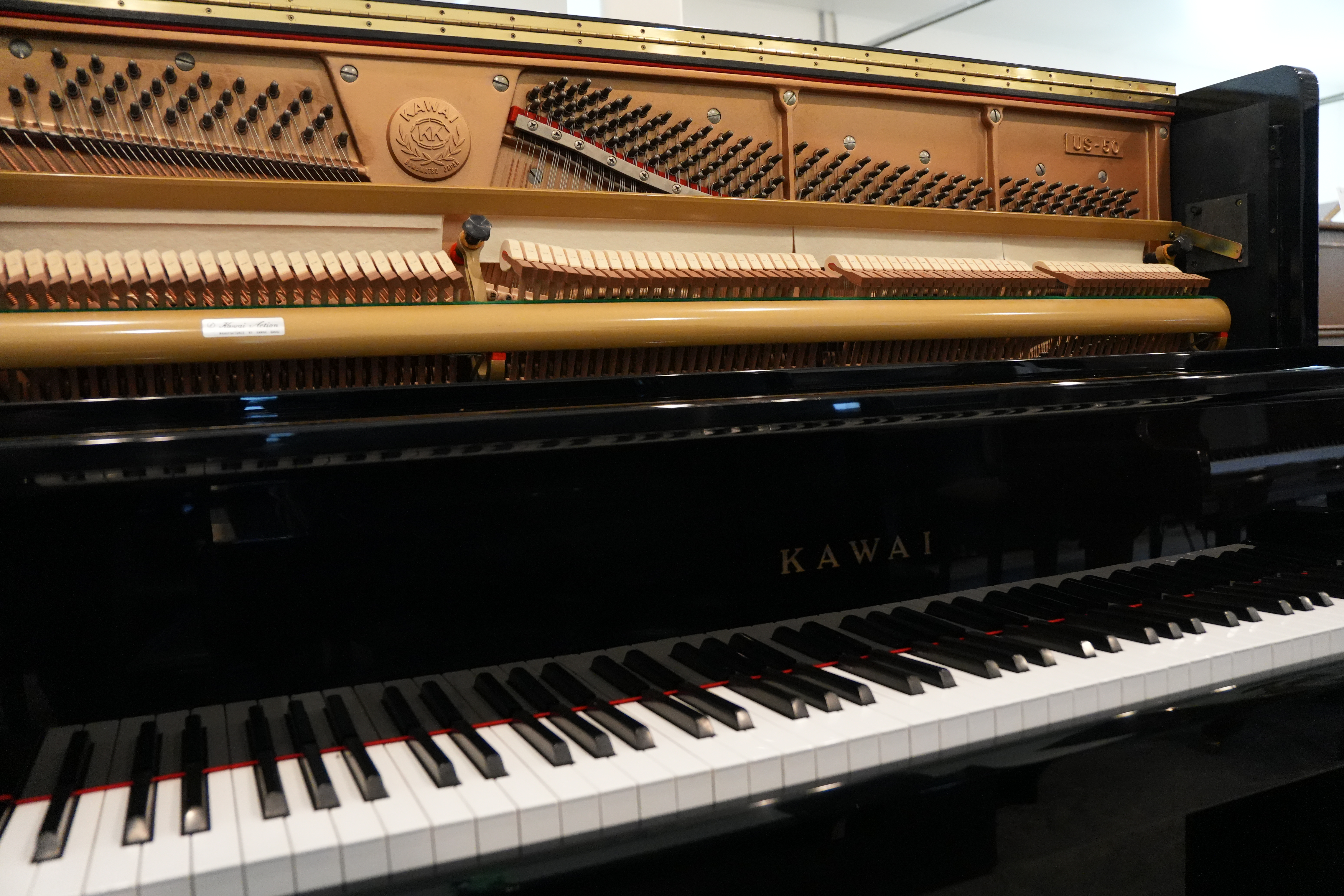 Kawai US-50 in Black highly polished – Gallery image – Roberts Pianos Houston