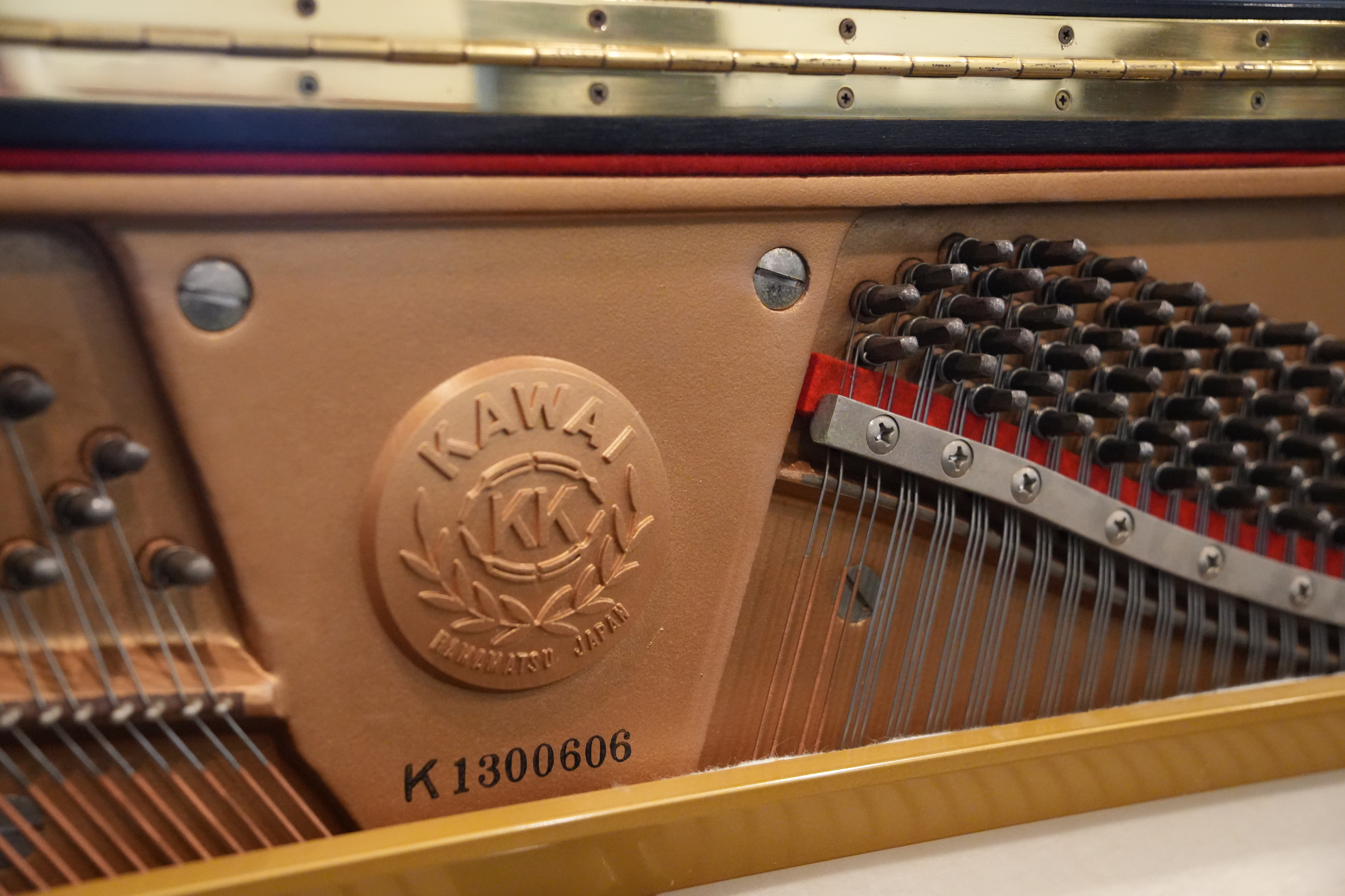 Kawai US-50 in Black highly polished – Gallery image – Roberts Pianos Houston