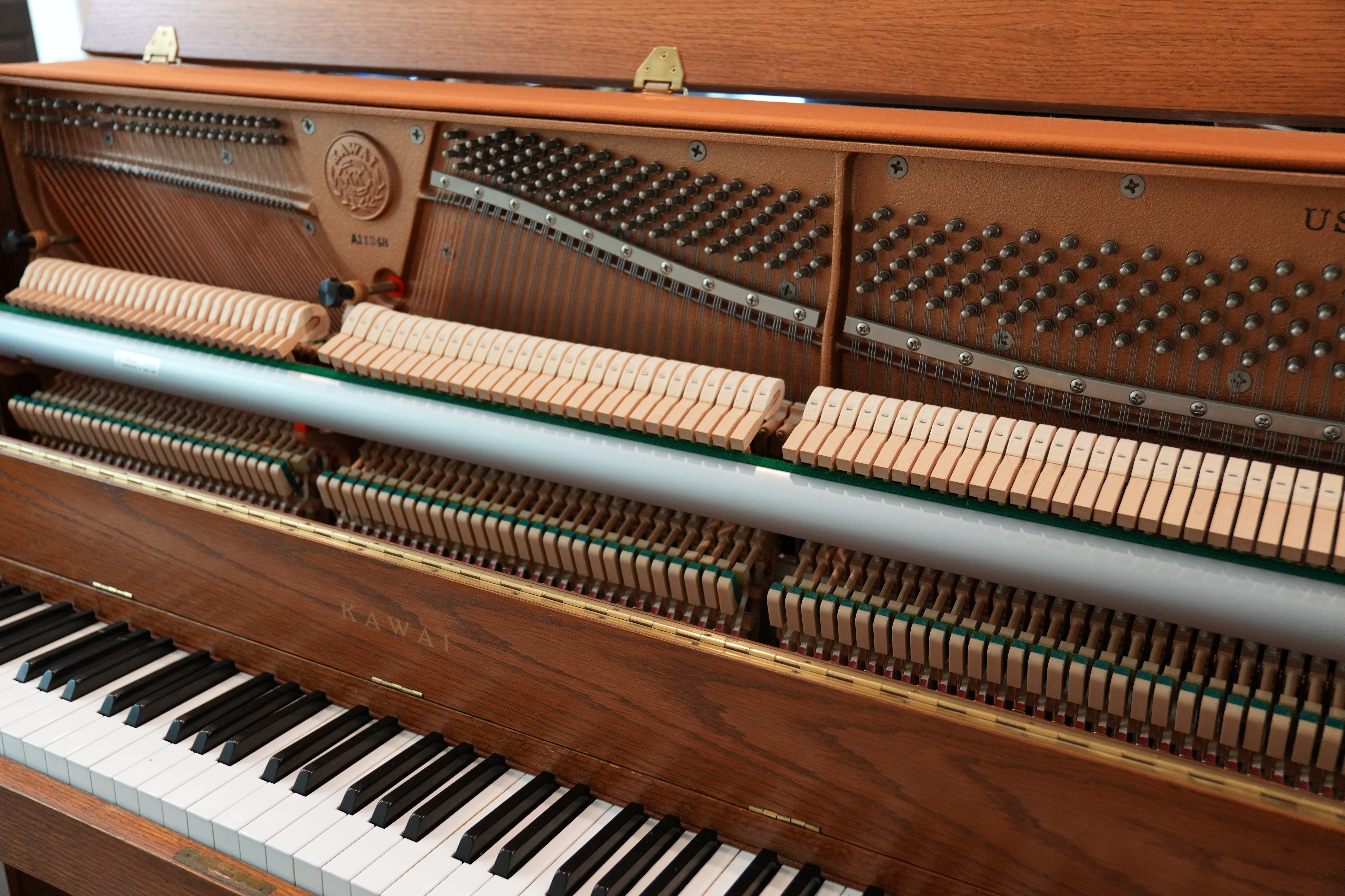 Kawai UST-8A Upright Piano in Light wood / teak-look – Gallery image – Roberts Pianos Houston