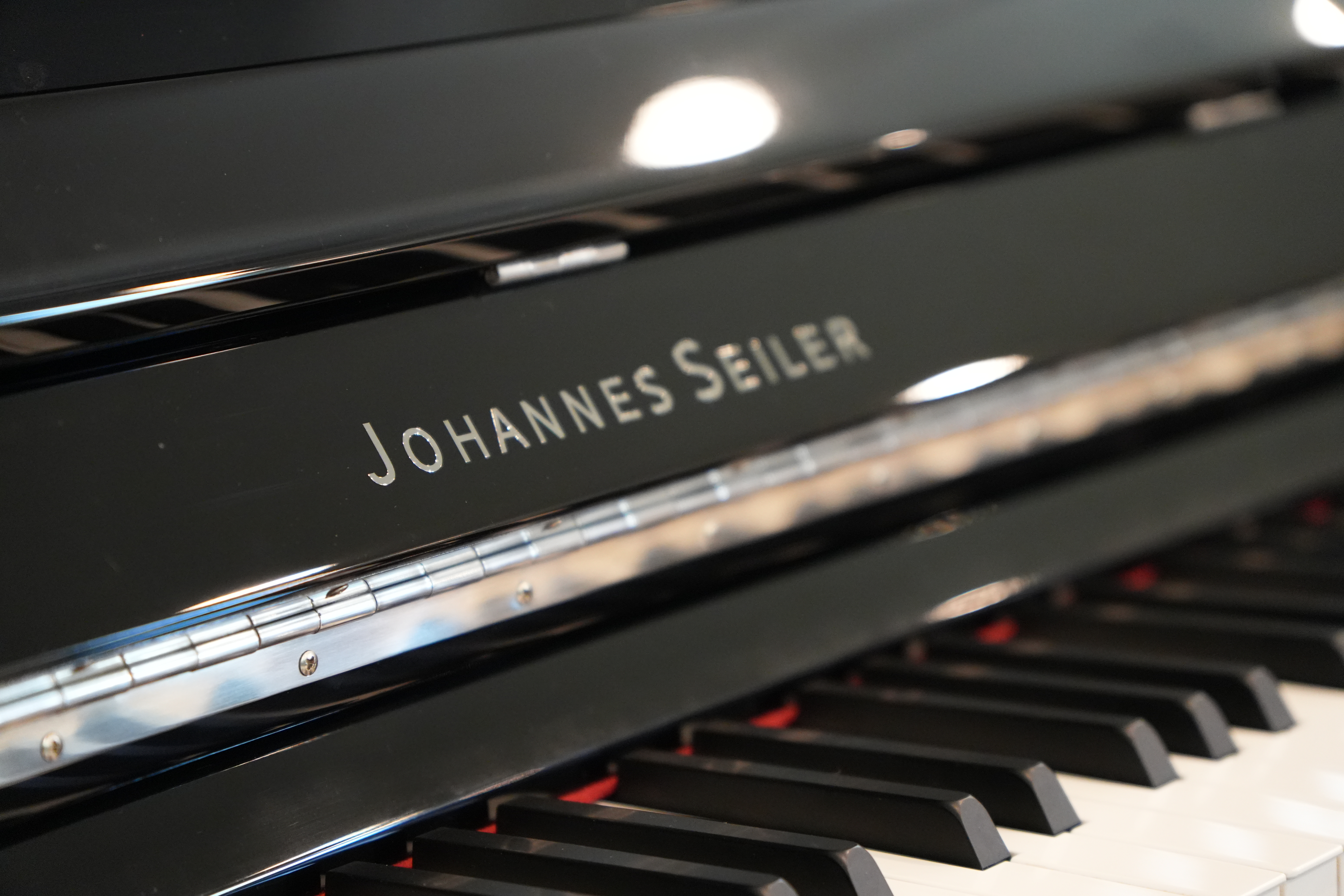 Johannes Seiler GS122 E/P Upright Piano in Black polyester – Gallery image – Roberts Pianos Houston