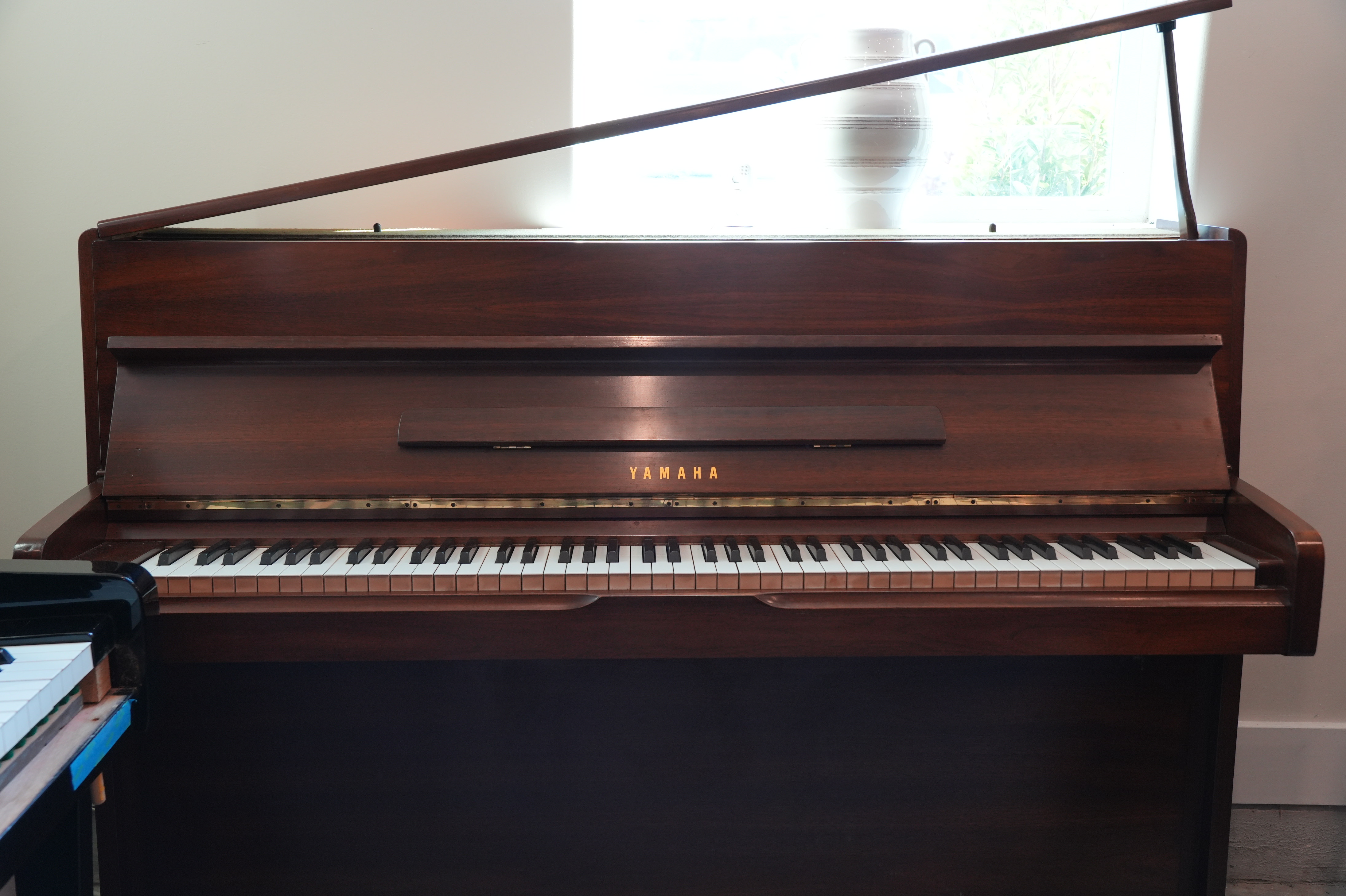 Yamaha Upright Piano in Walnut – Gallery image – Roberts Pianos Houston