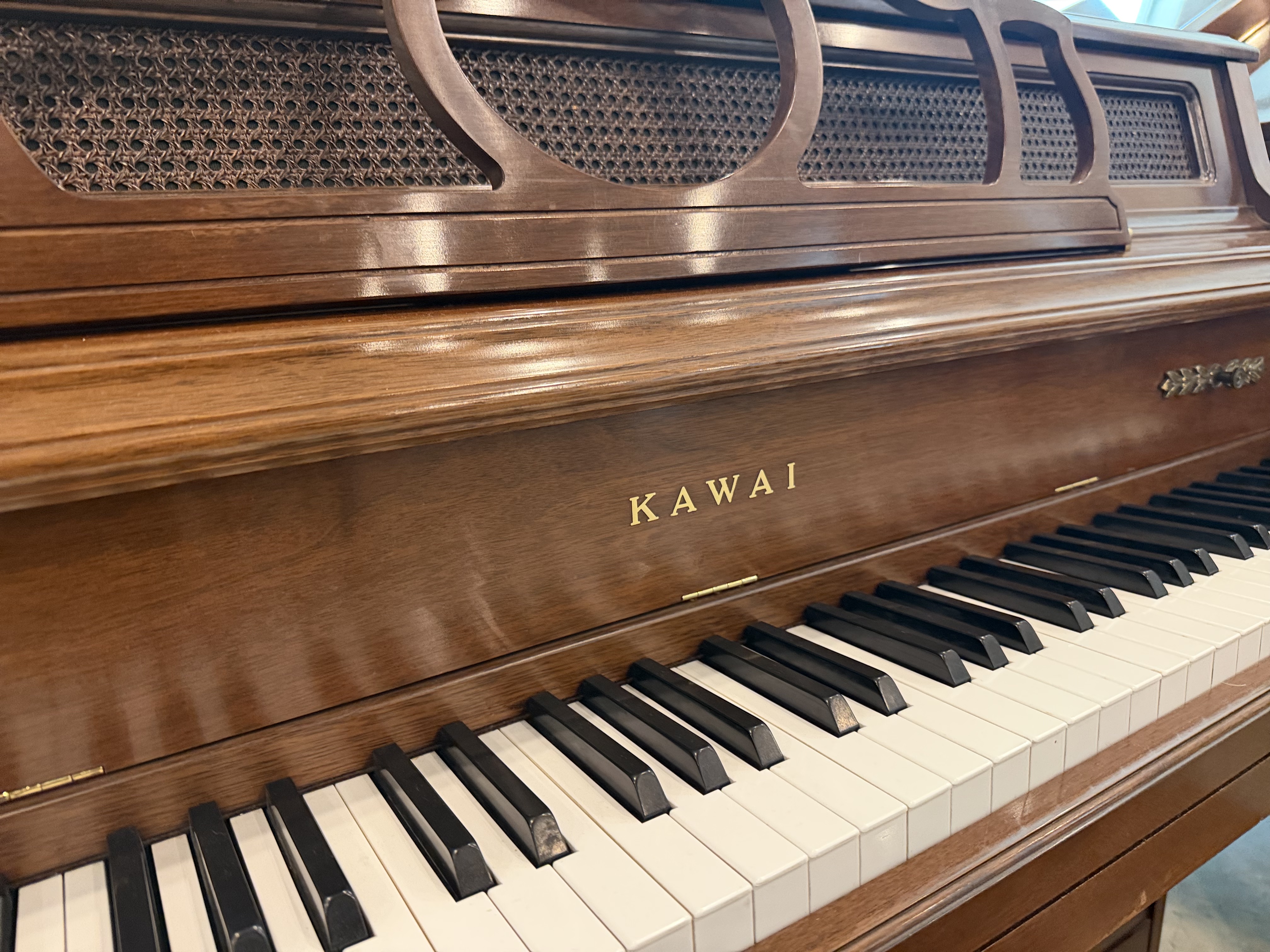 Kawai 708-T Upright Piano – Gallery image – Roberts Pianos Houston