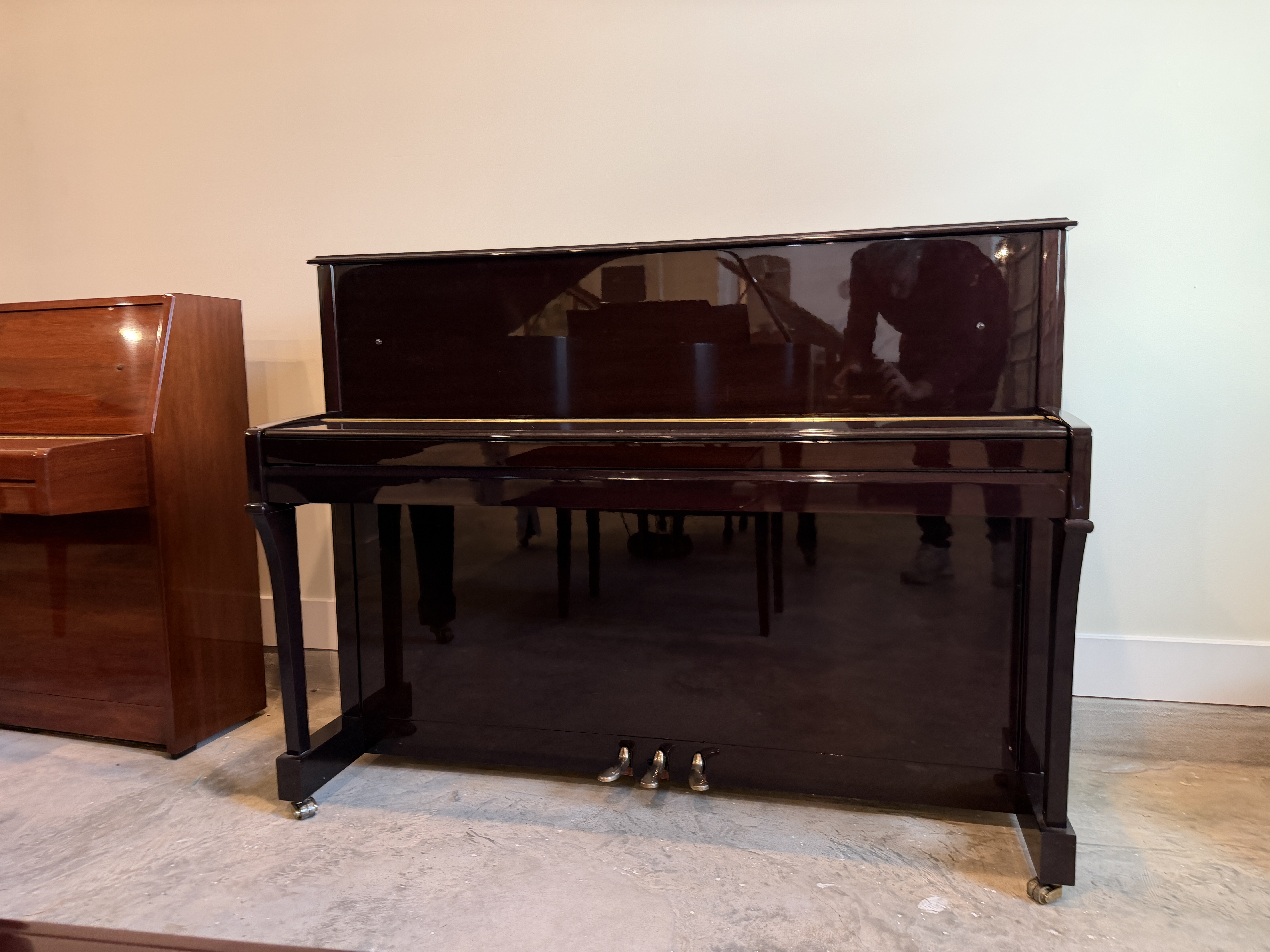 Hardman Upright Piano in Mahogany – Gallery image – Roberts Pianos Houston