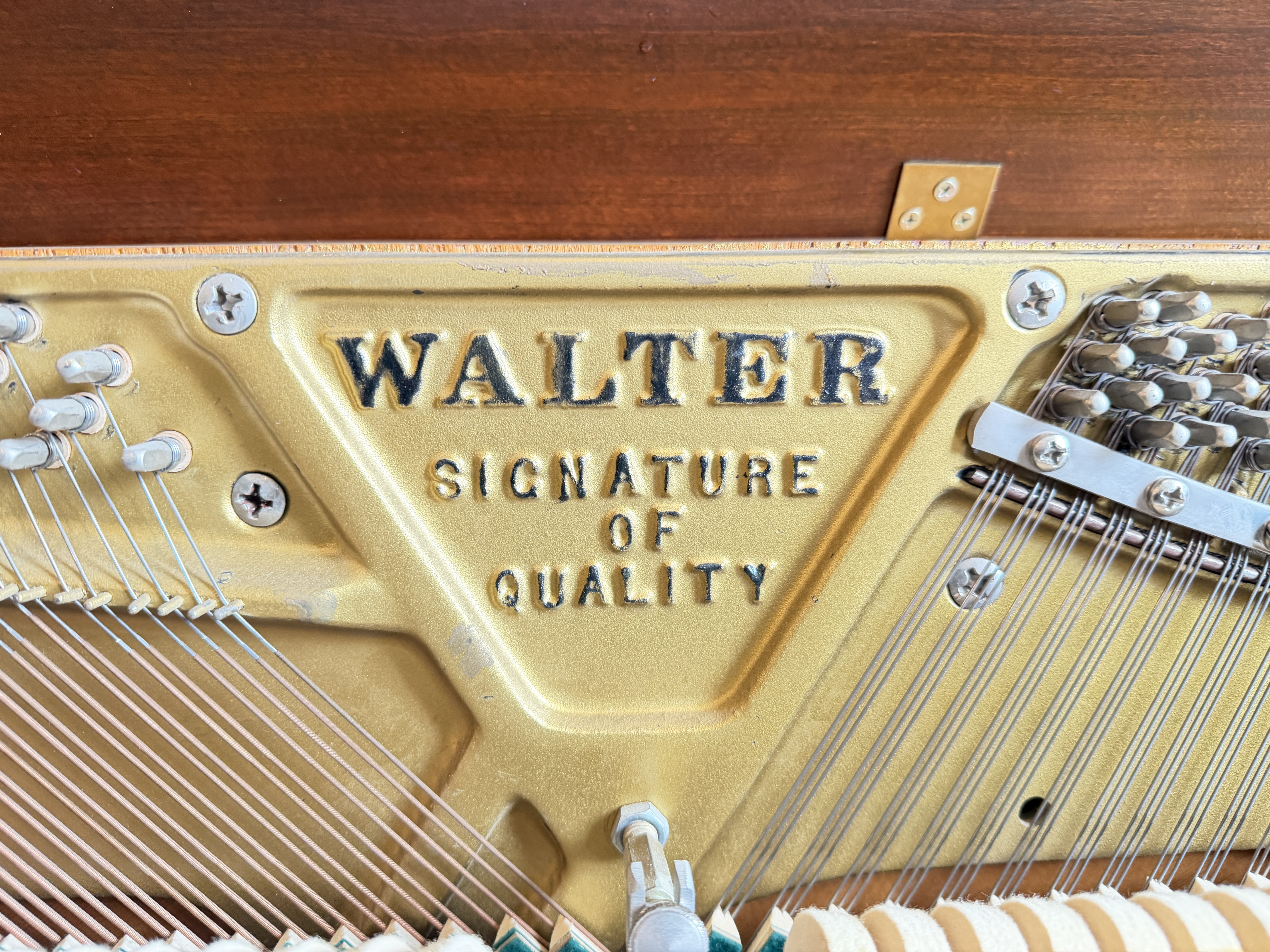 Charles Walter Console Piano in Mahogany – Gallery image – Roberts Pianos Houston