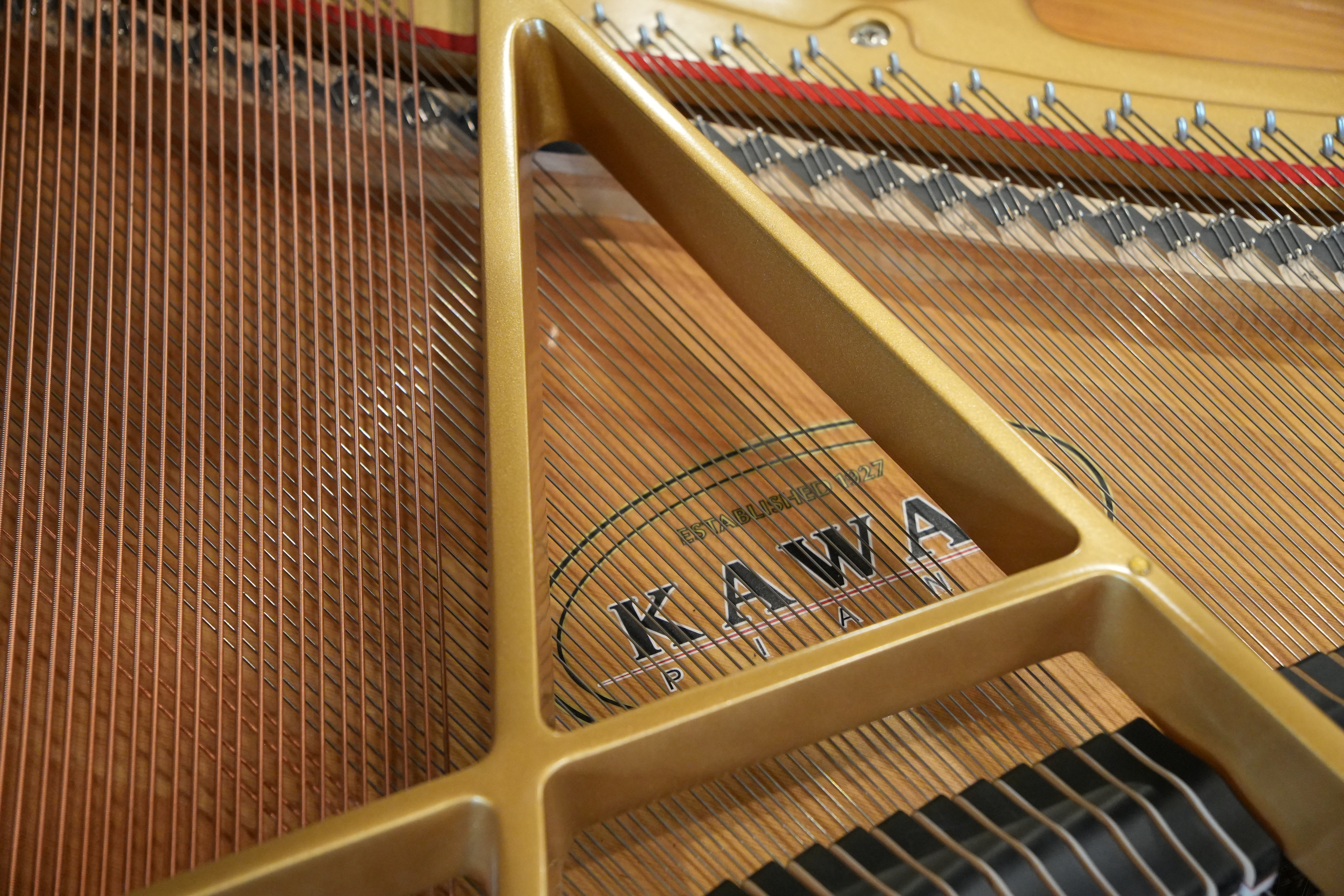 Kawai GL-10 Grand Piano in Black Polyester – Gallery image – Roberts Pianos Houston