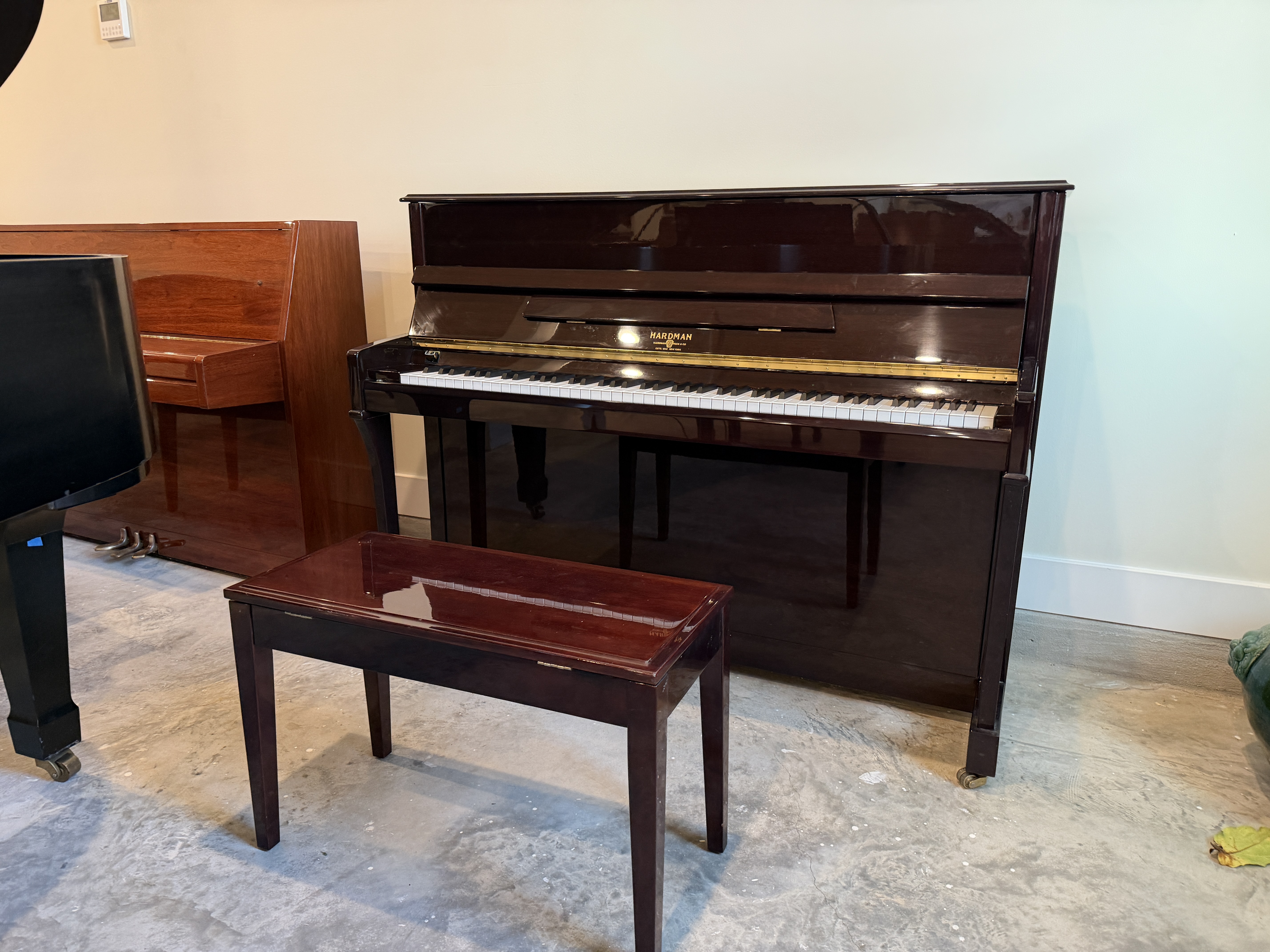 Hardman Upright Piano in Mahogany – Gallery image – Roberts Pianos Houston