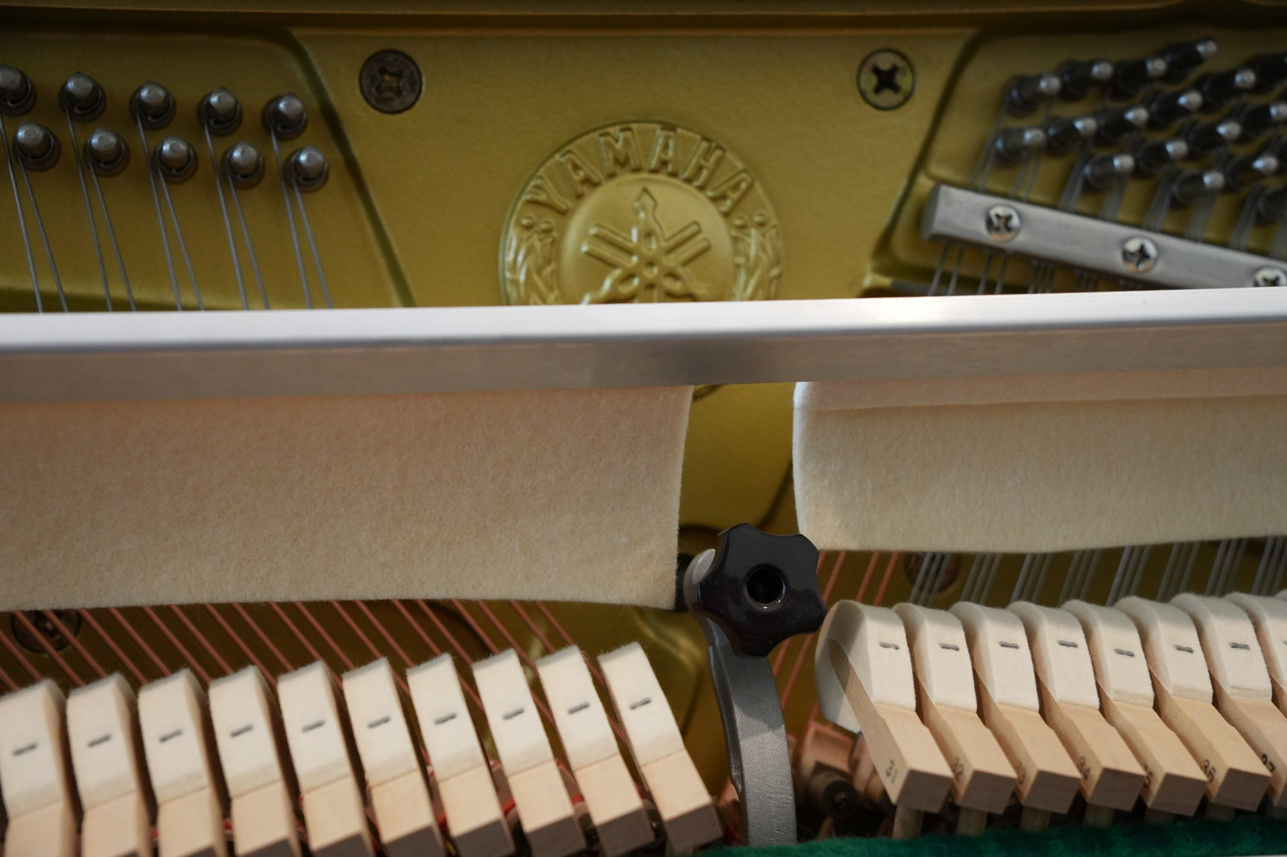 Yamaha M450 in Cherry – Gallery image – Roberts Pianos Houston