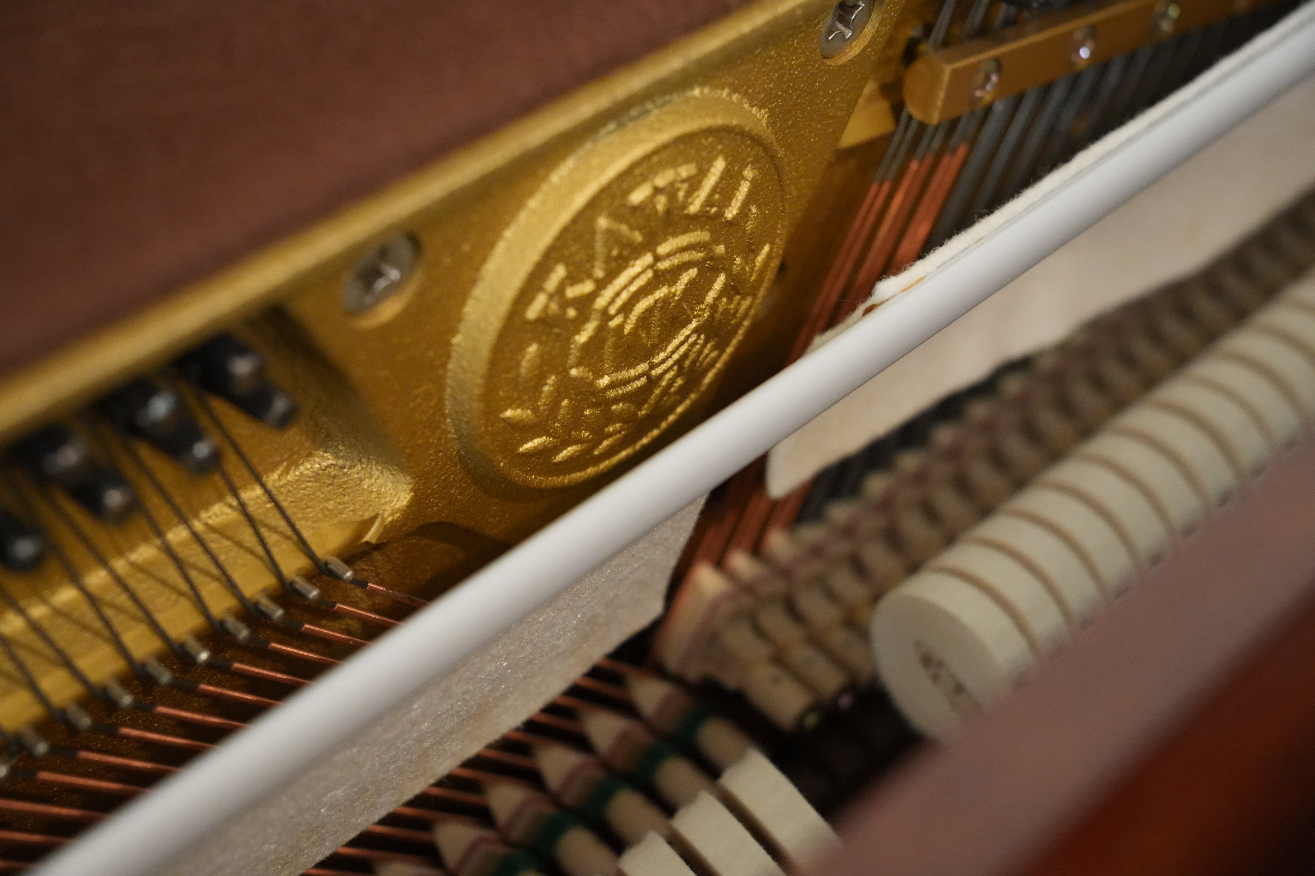Kawai 504 Console Piano in Mahogany – Gallery image – Roberts Pianos Houston