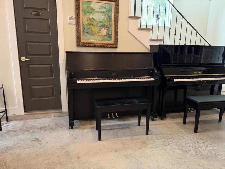 Boston UP-118 in Ebony – Featured image – Roberts Pianos Houston
