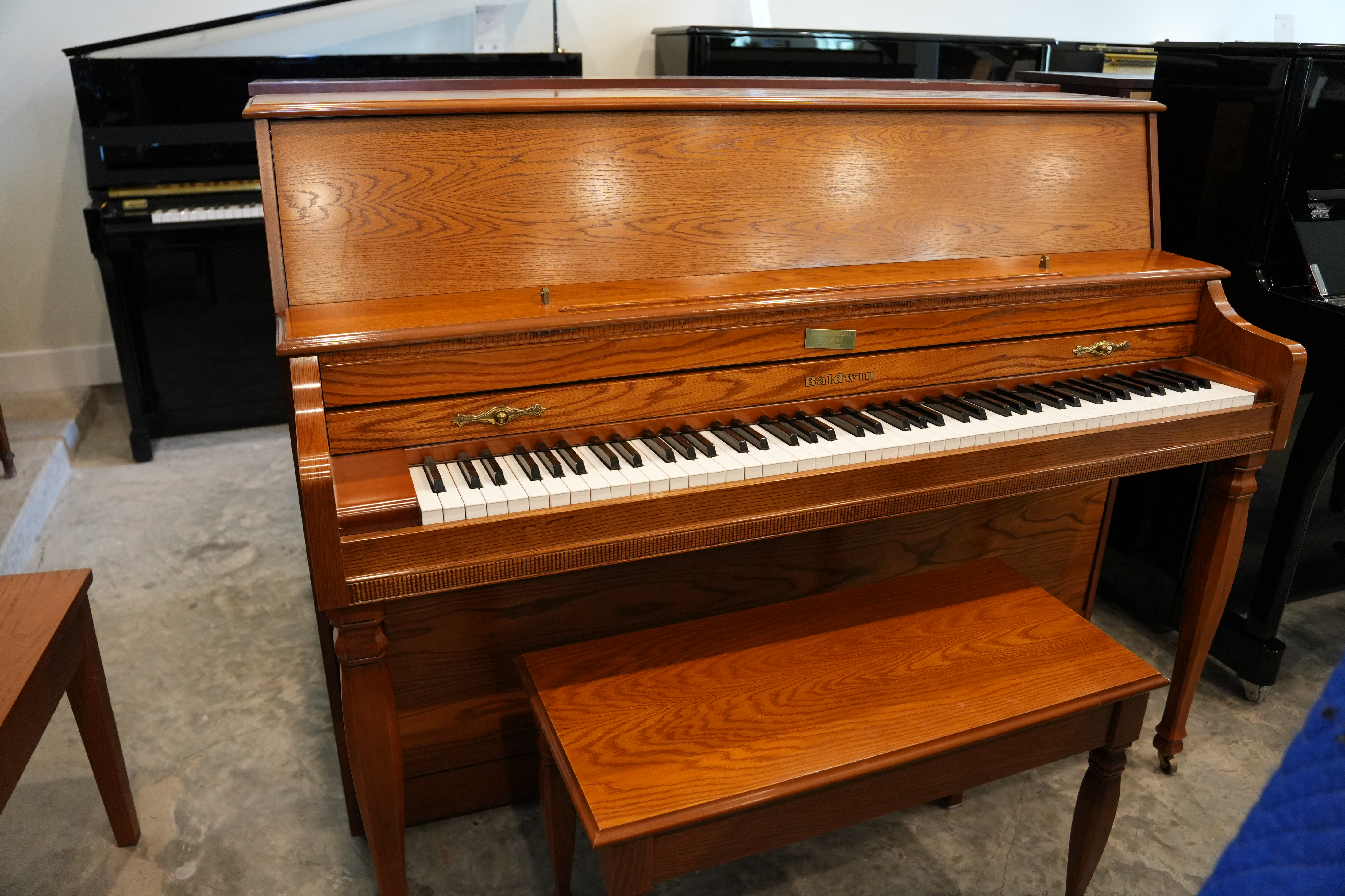 Baldwin 665 Country Oak in Oak – Similar instrument – Roberts Pianos Houston