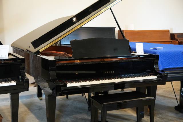 Yamaha C7 Grand Piano in Black Polyester – Inventory thumbnail – Roberts Pianos Houston