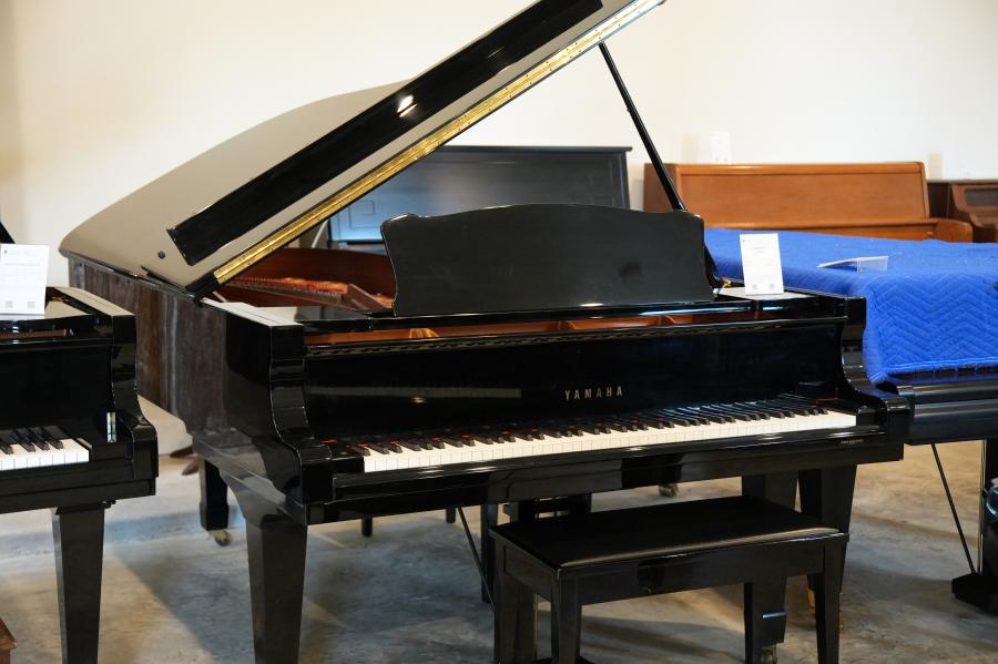 Yamaha C7 Grand Piano in Black Polyester – Featured image – Roberts Pianos Houston