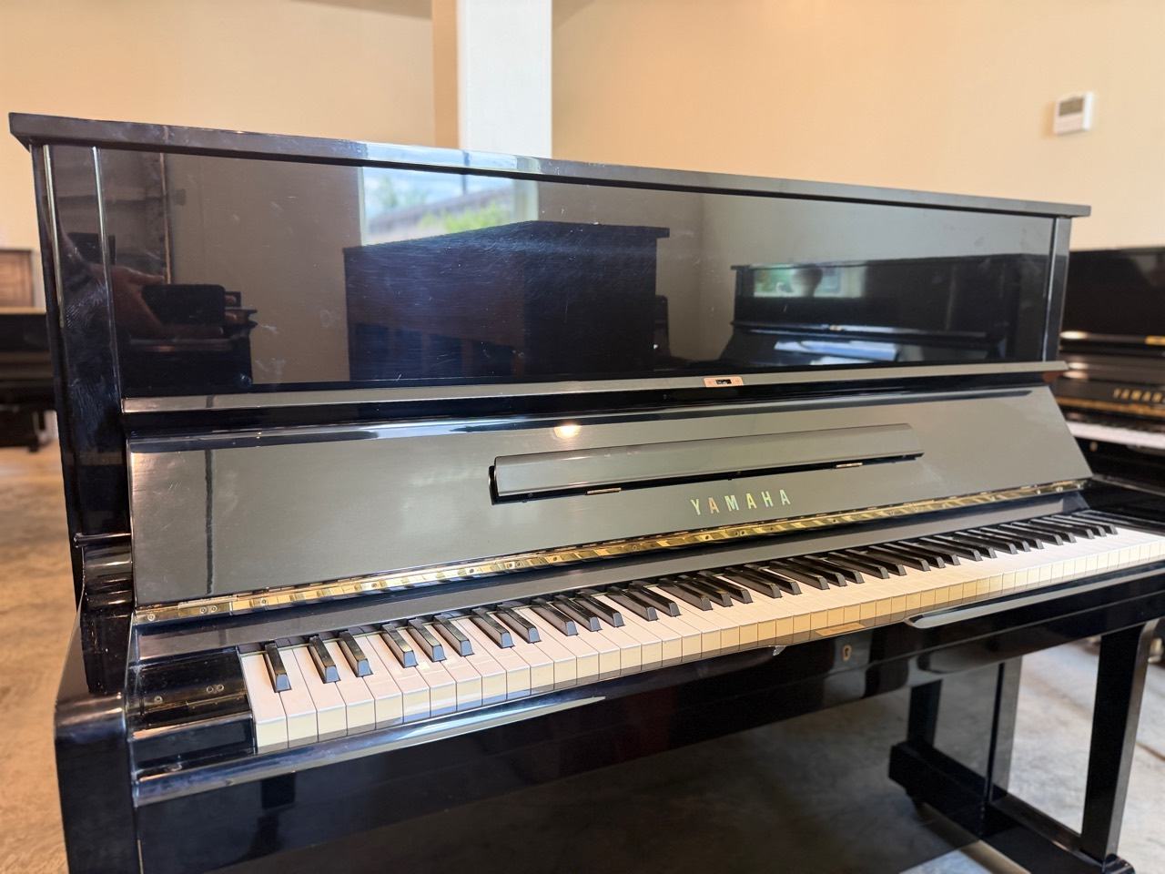 Yamaha U1 Upright Piano in Black – Featured image – Roberts Pianos Houston