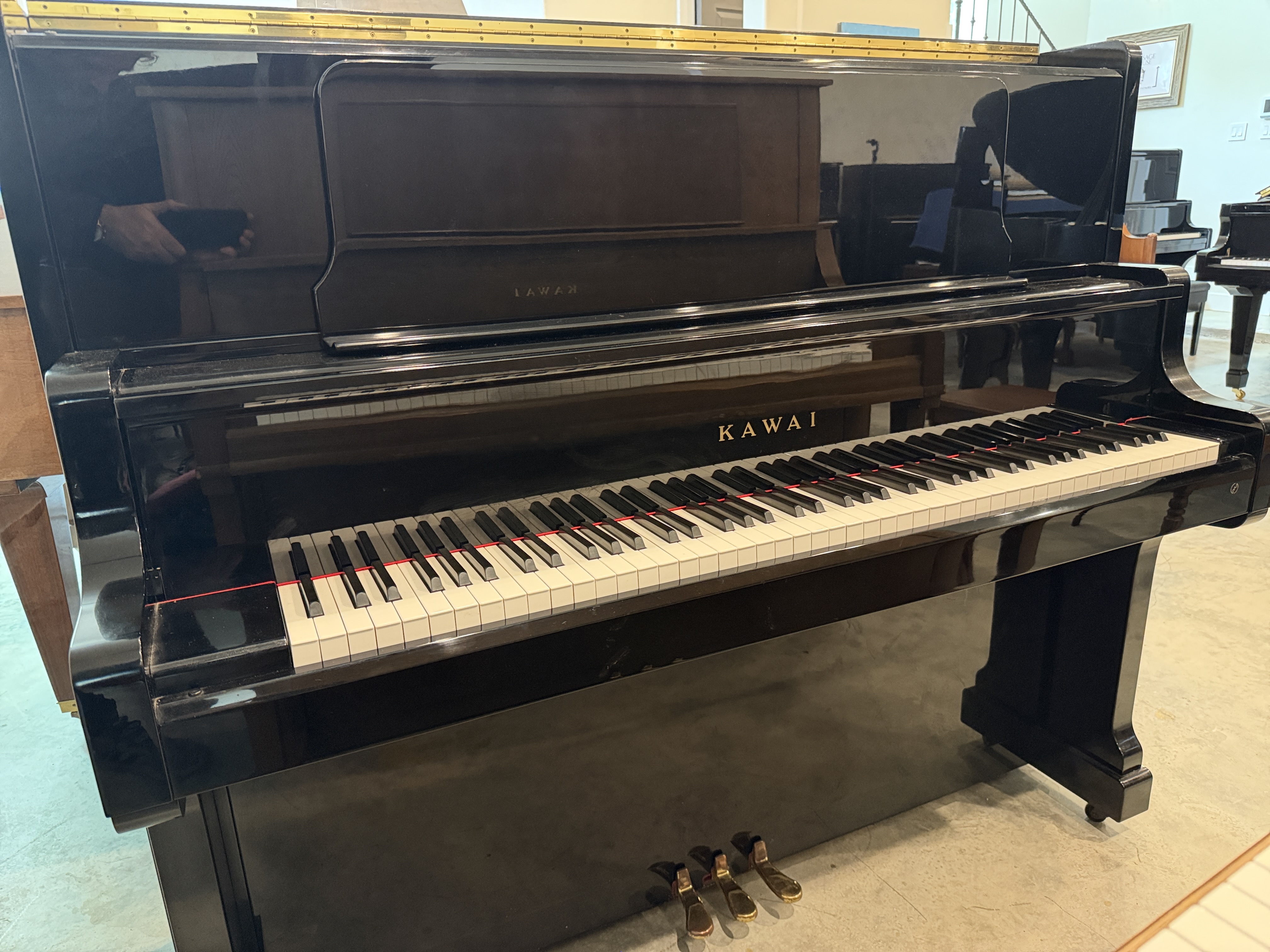 Kawai US-50 in Black highly polished – Featured image – Roberts Pianos Houston