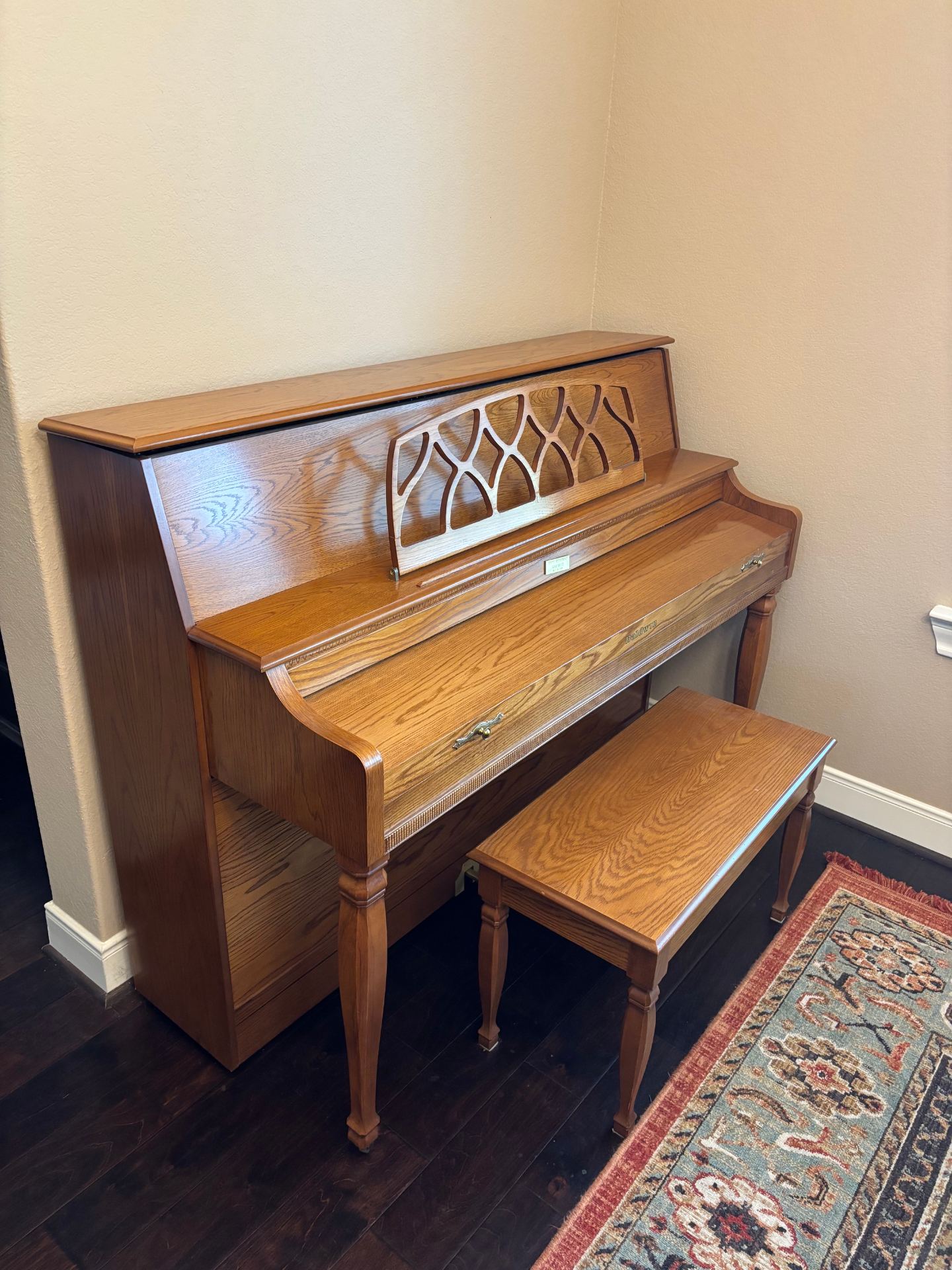 Baldwin 665 Country Oak in Oak – Similar instrument – Roberts Pianos Houston