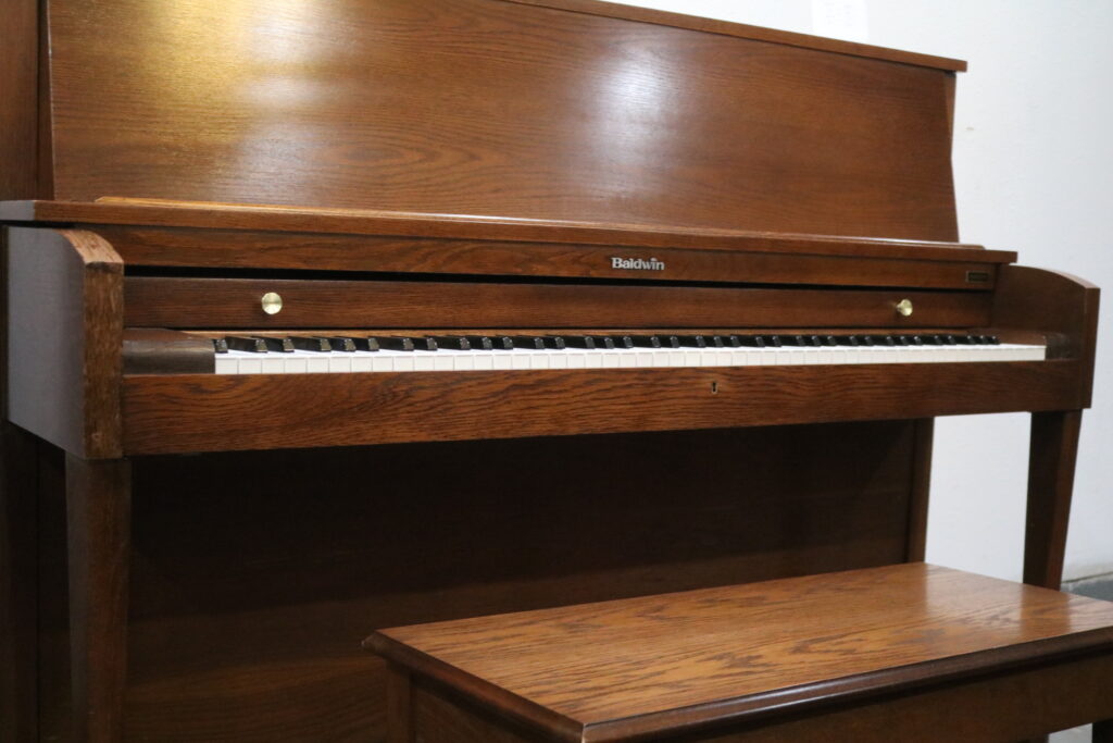 Baldwin Hamilton Upright pianoIMG_1402